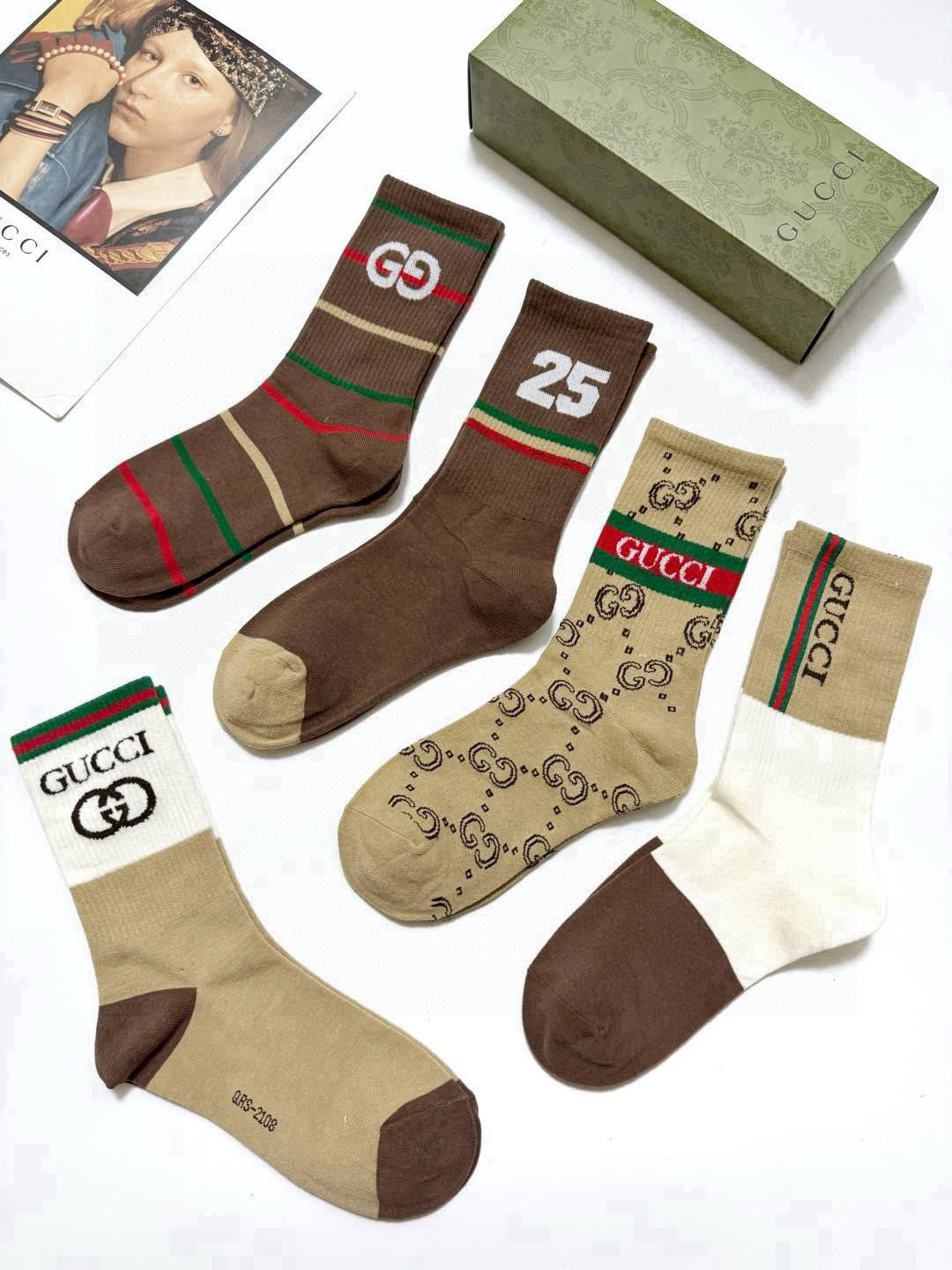   配包装
🌟【一盒5 双】
 🌟Gucci 古琦 经典字母logo 纯棉中筒袜 ，男女同款   ，in