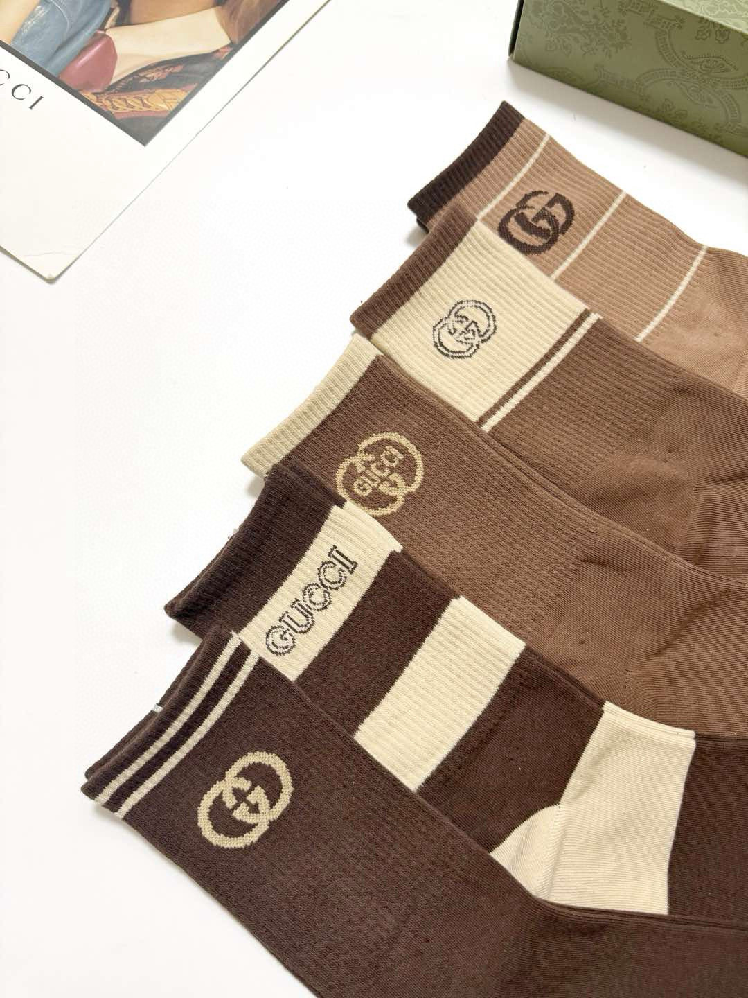   配包装
🌟【一盒5 双】
 🌟Gucci 古琦 经典字母logo 纯棉中筒袜 ，男女同款   ，in