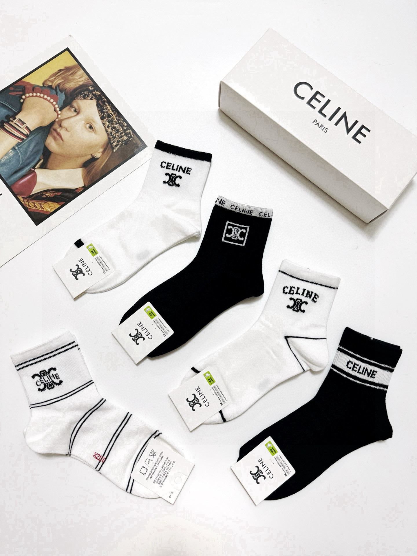  配包装
🌟【一盒5双】
 🌟Celine 赛琳 经典字母logo 纯棉中筒袜   ，ins超火爆短袜，