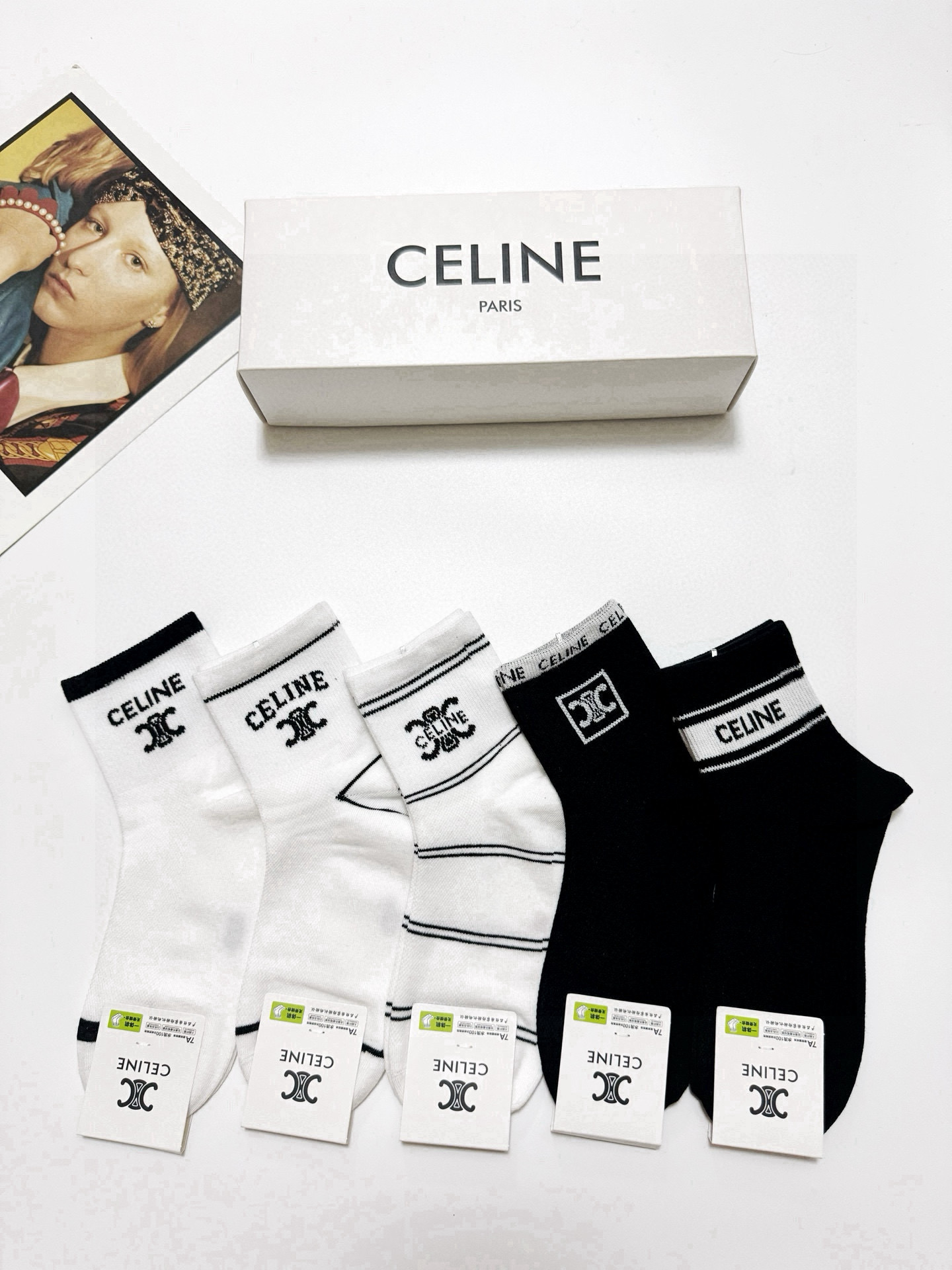  配包装
🌟【一盒5双】
 🌟Celine 赛琳 经典字母logo 纯棉中筒袜   ，ins超火爆短袜，