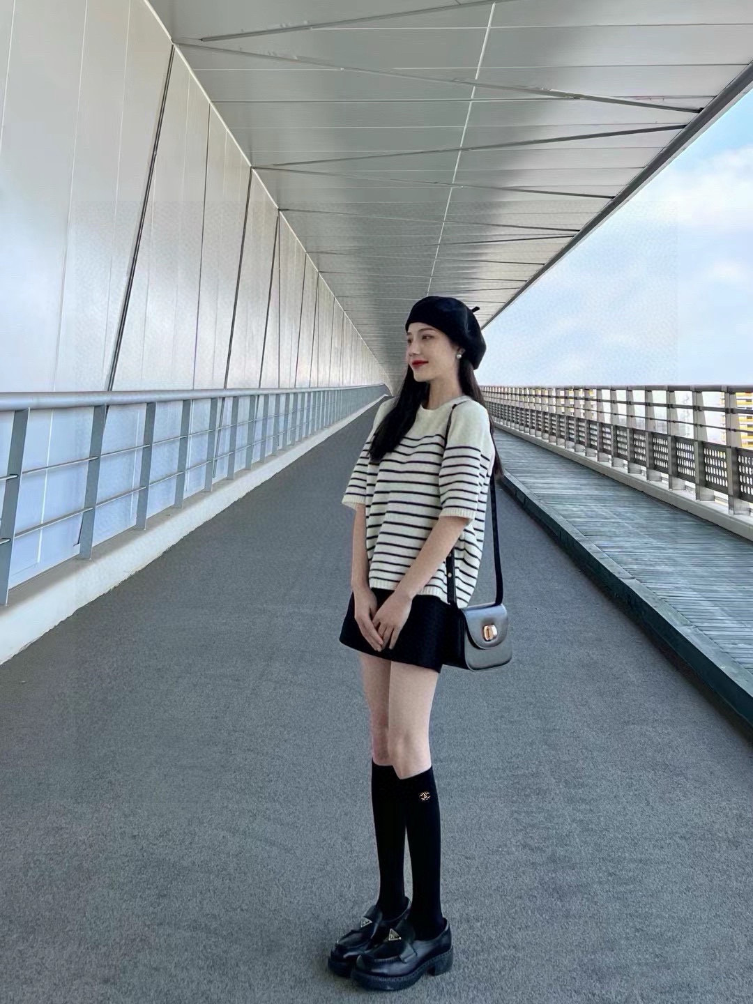  配包装
🌟【一盒一双】
🌟Chanel 香奈儿 经典字母logo别针纯棉长筒袜 小腿袜 
🌟重工装饰个