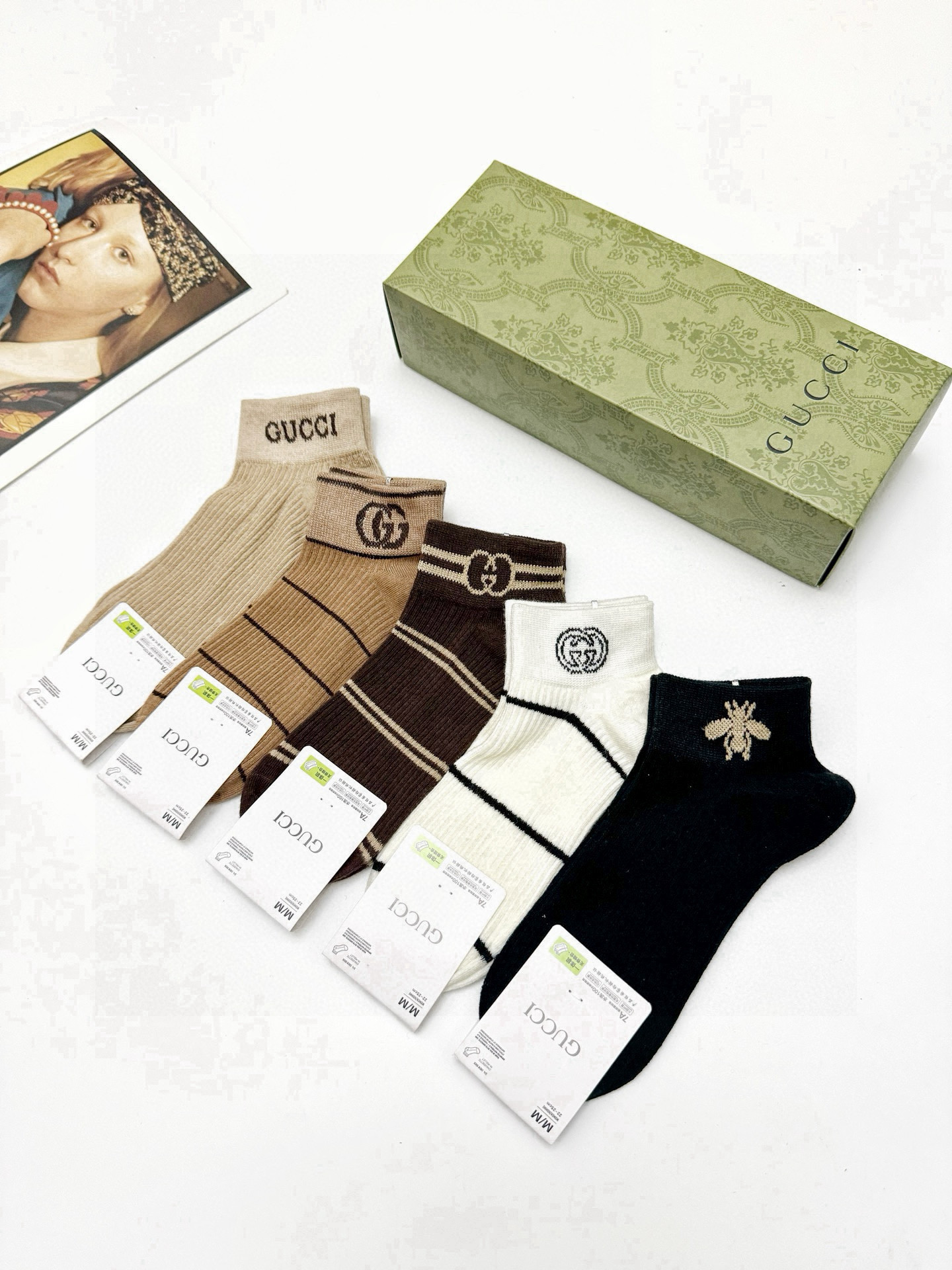  配包装
🌟【一盒5 双】
 🌟Gucci 古琦 经典字母logo 双G 短袜   ，ins超火爆短袜，