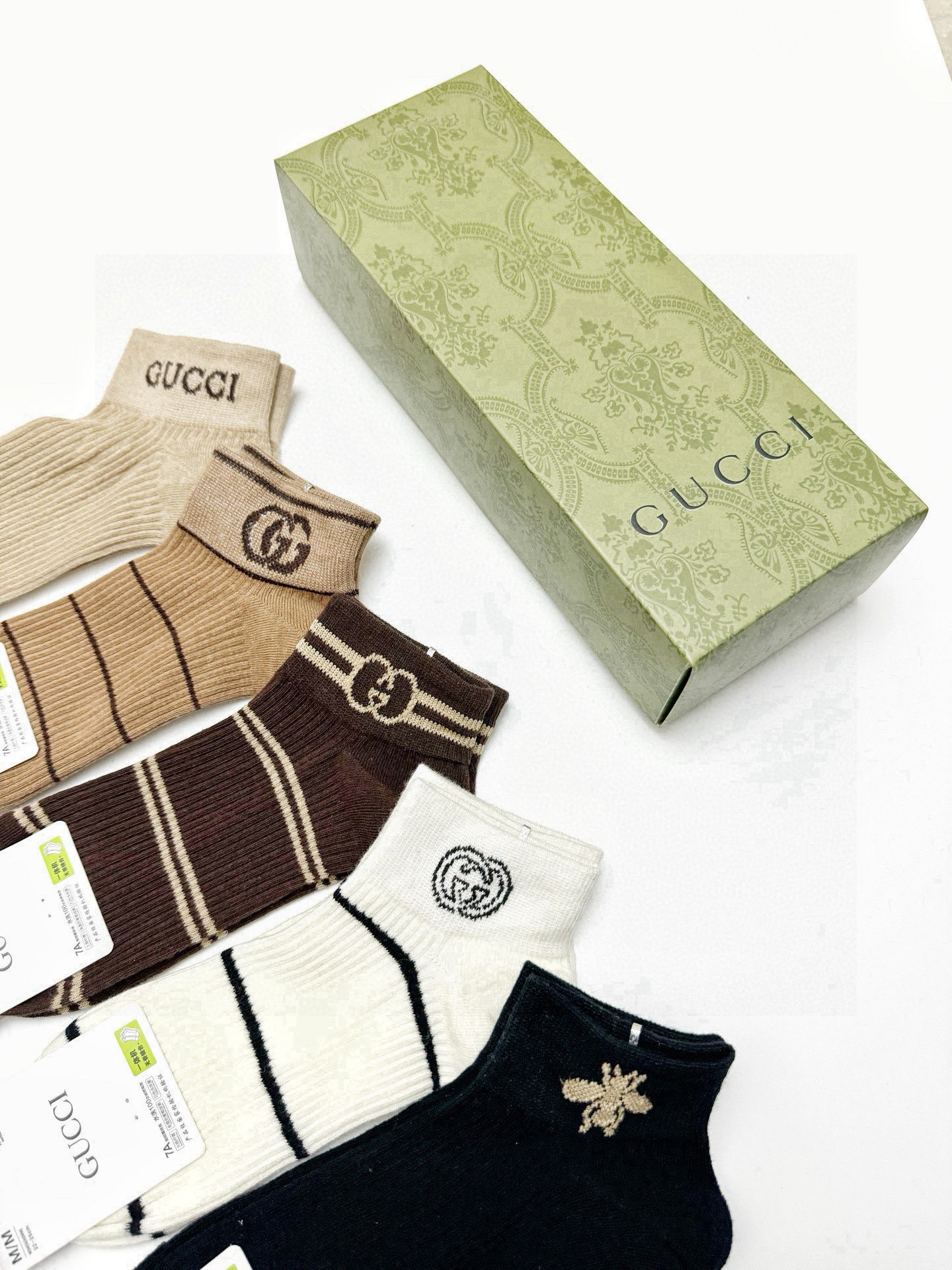  配包装
🌟【一盒5 双】
 🌟Gucci 古琦 经典字母logo 双G 短袜   ，ins超火爆短袜，