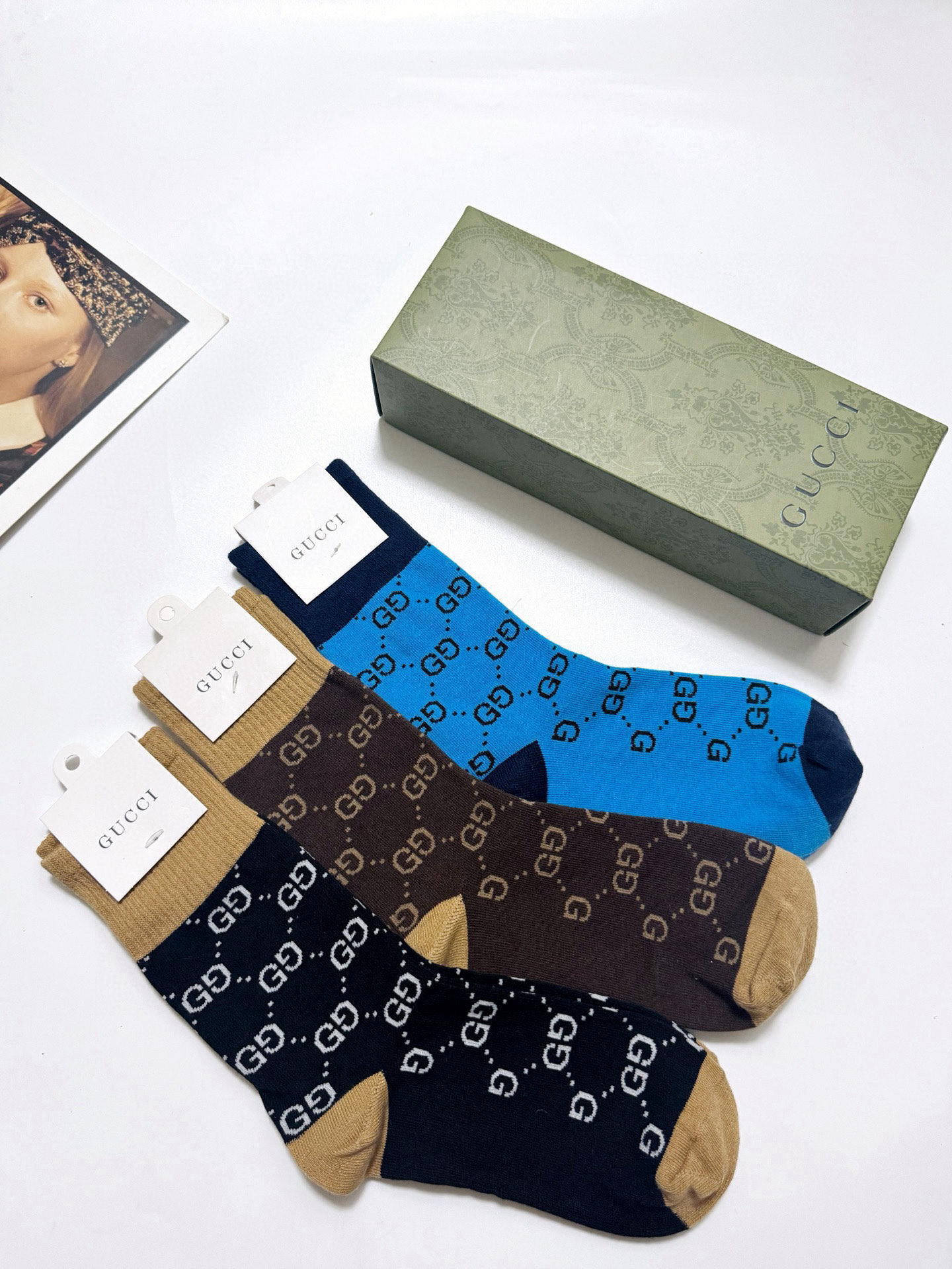  配包装
🌟【一盒3双】
🌟Gucci 古琦 经典字母 logo 纯棉 中筒袜  ！超级软糯亲肤！
🌟i