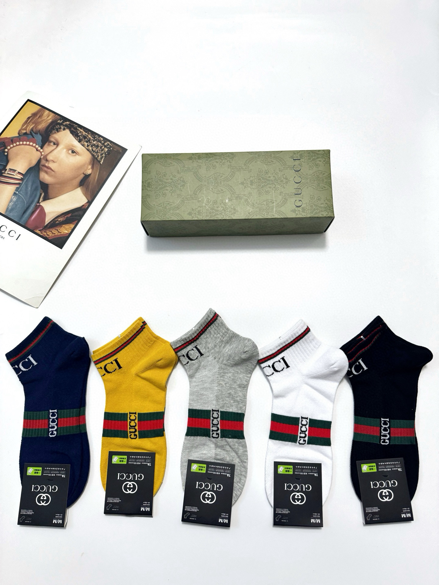  配包装
🌟【一盒5双】男士福利！
 🌟Gucci 古琦  经典字母logo 纯棉短袜   ，ins超火
