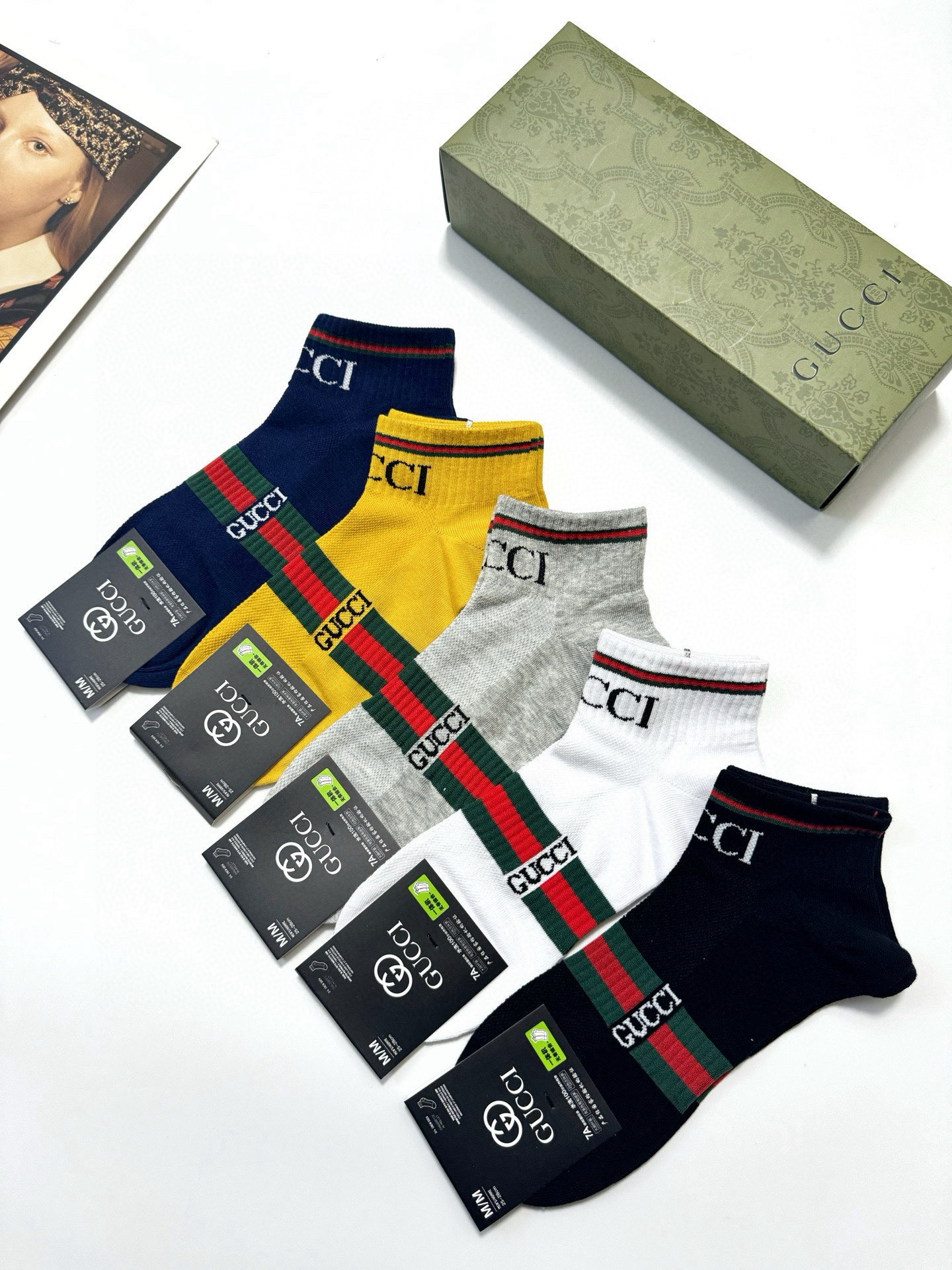  配包装
🌟【一盒5双】男士福利！
 🌟Gucci 古琦  经典字母logo 纯棉短袜   ，ins超火