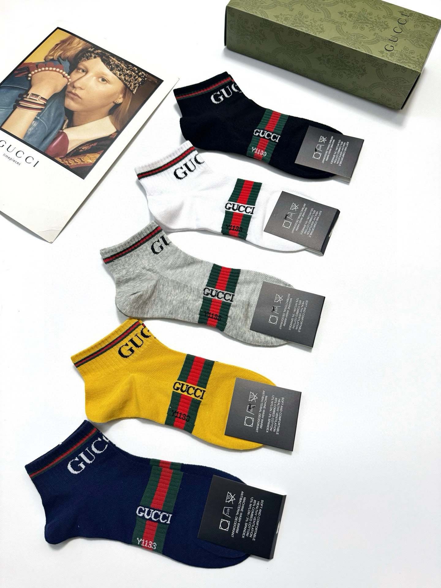  配包装
🌟【一盒5双】男士福利！
 🌟Gucci 古琦  经典字母logo 纯棉短袜   ，ins超火