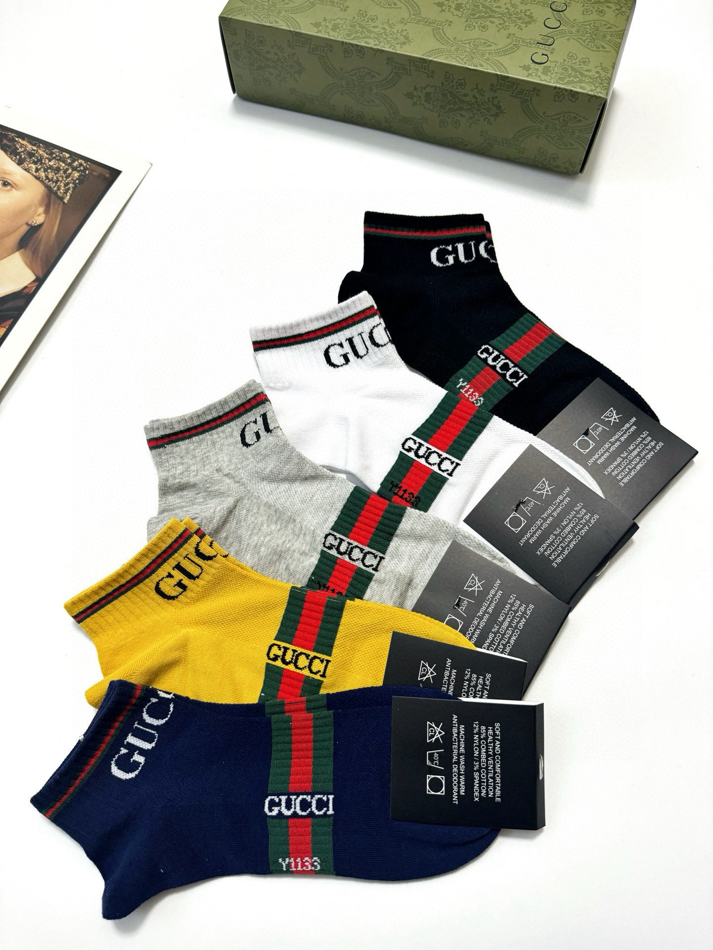  配包装
🌟【一盒5双】男士福利！
 🌟Gucci 古琦  经典字母logo 纯棉短袜   ，ins超火