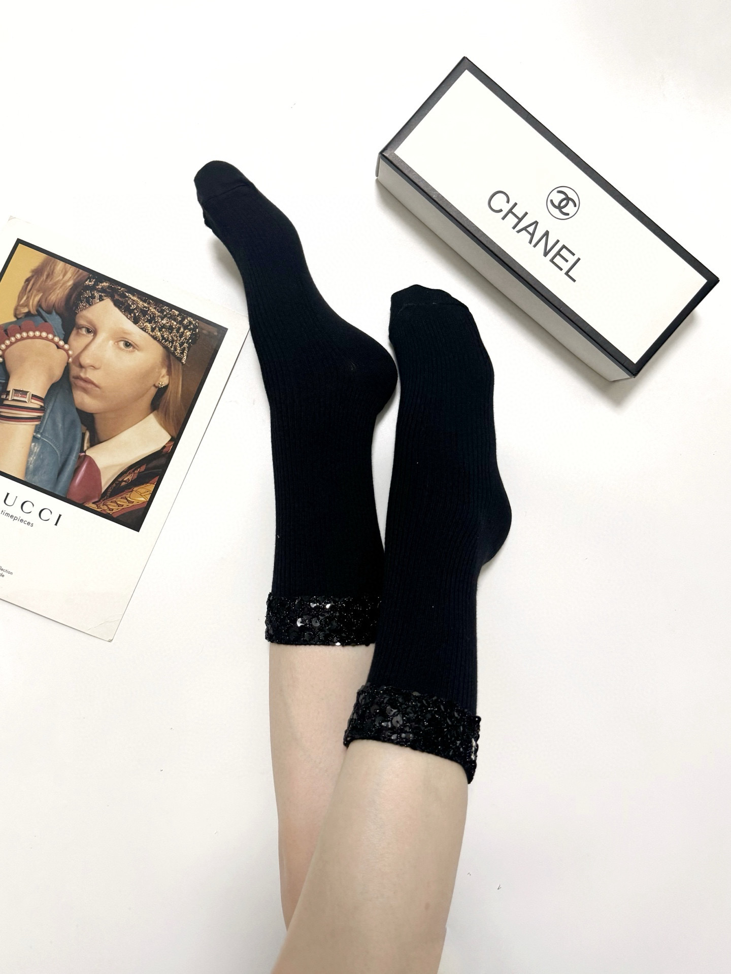  配包装
🌟【一盒一双】
 🌟Chanel 香奈儿 经典字母logo 纯棉中筒袜   ，ins超火爆中筒
