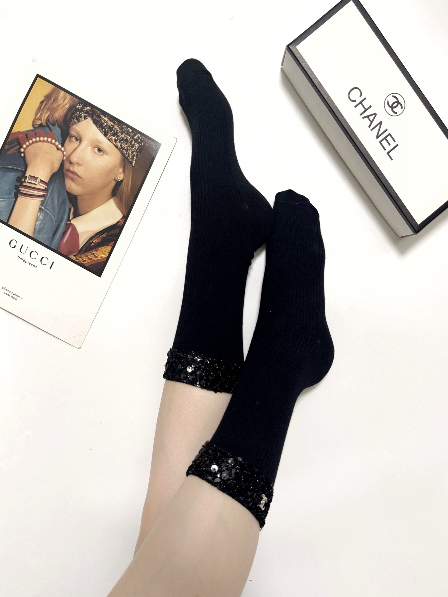  配包装
🌟【一盒一双】
 🌟Chanel 香奈儿 经典字母logo 纯棉中筒袜   ，ins超火爆中筒