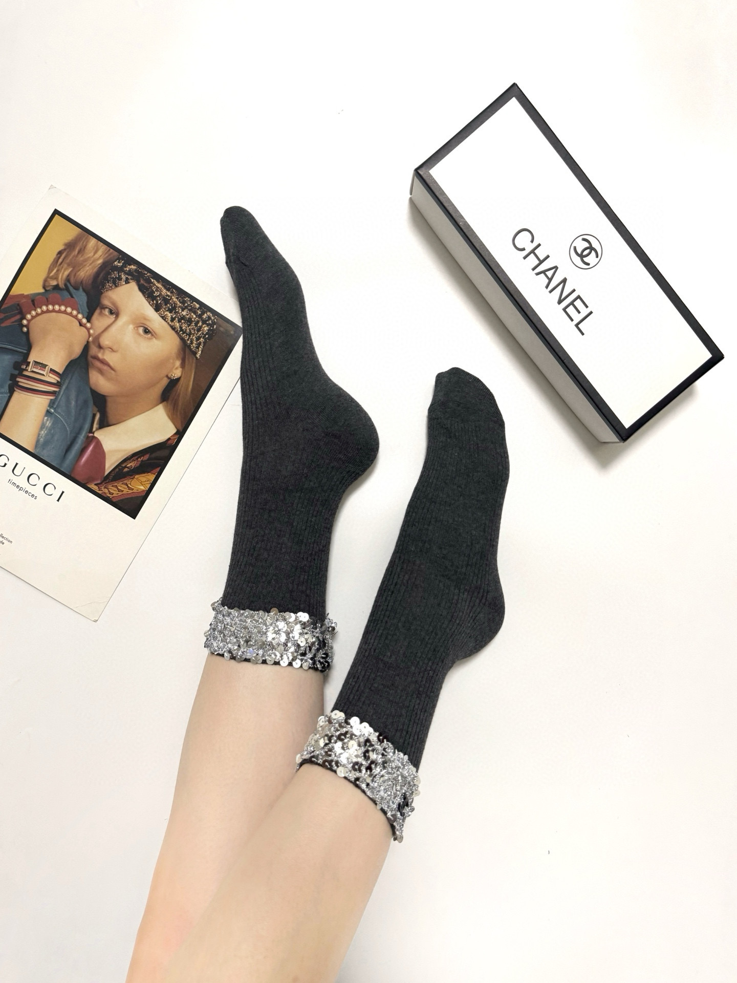 配包装
🌟【一盒一双】
 🌟Chanel 香奈儿 经典字母logo 纯棉中筒袜   ，ins超火爆中筒