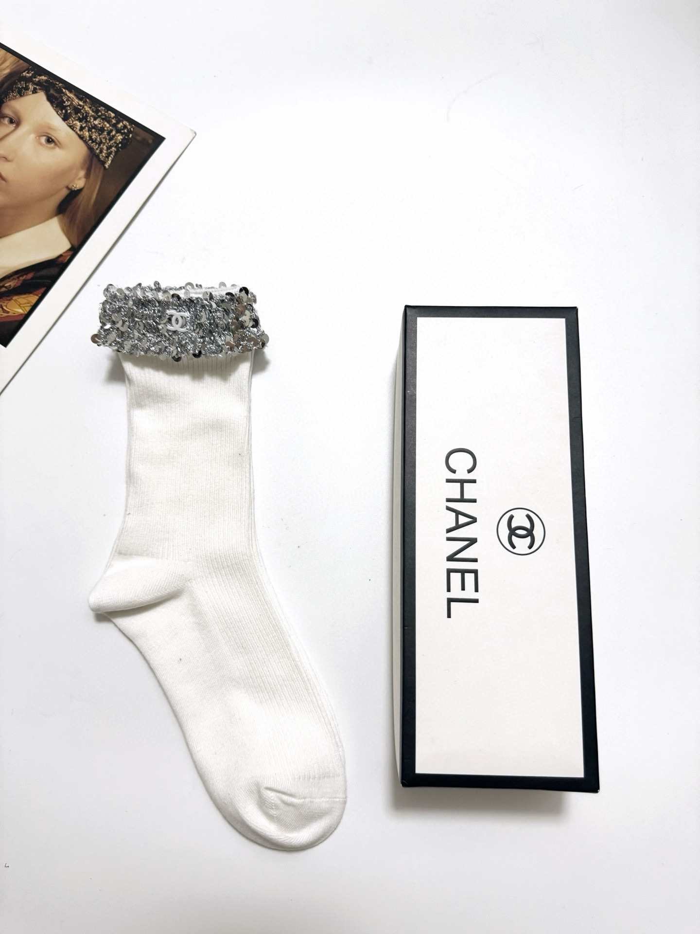  配包装
🌟【一盒一双】
 🌟Chanel 香奈儿 经典字母logo 纯棉中筒袜   ，ins超火爆中筒