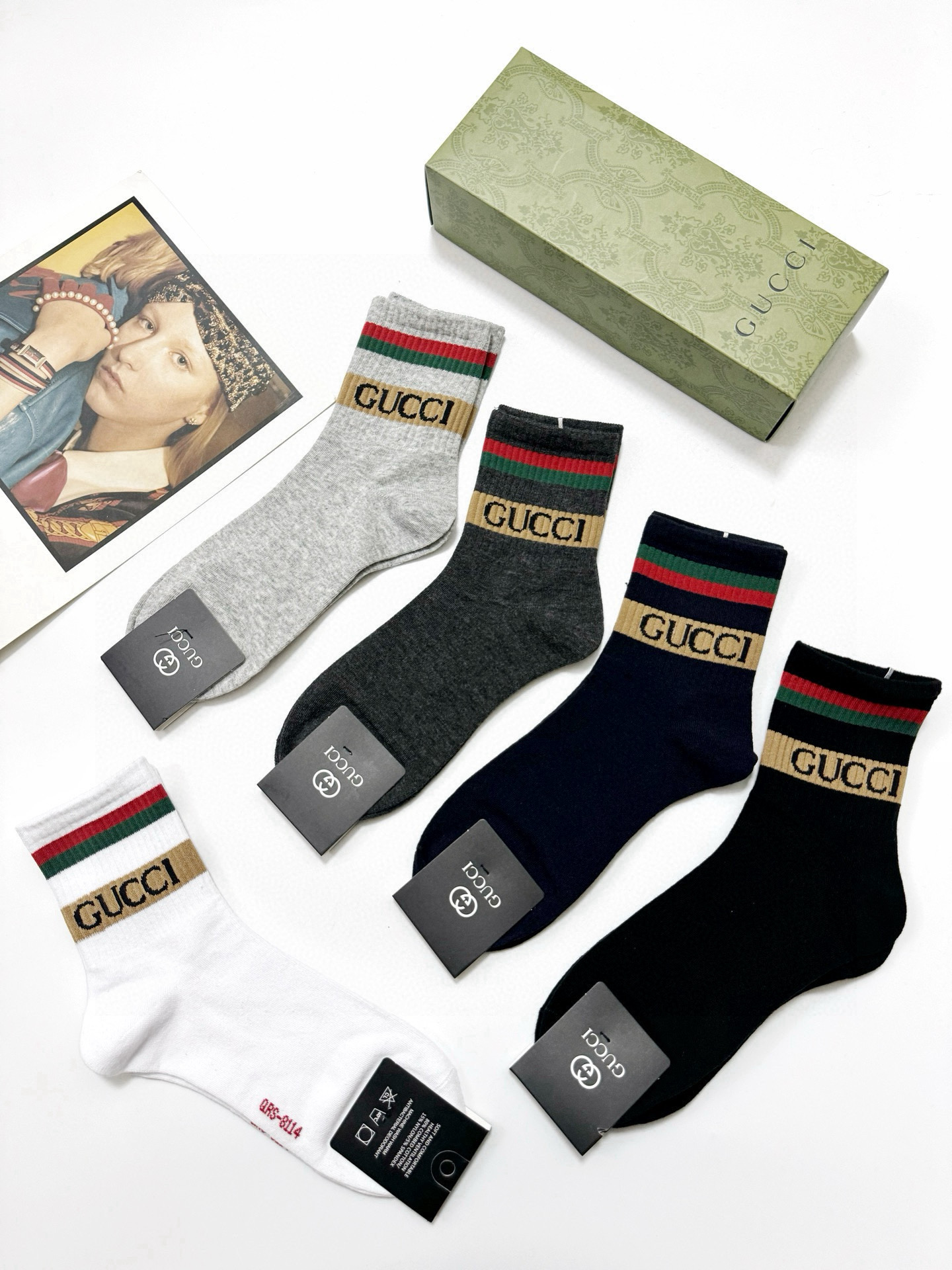  配包装
🌟【一盒5 双】
 🌟Gucci 古琦 经典字母logo 纯棉短筒袜 ，男女同款   ，ins