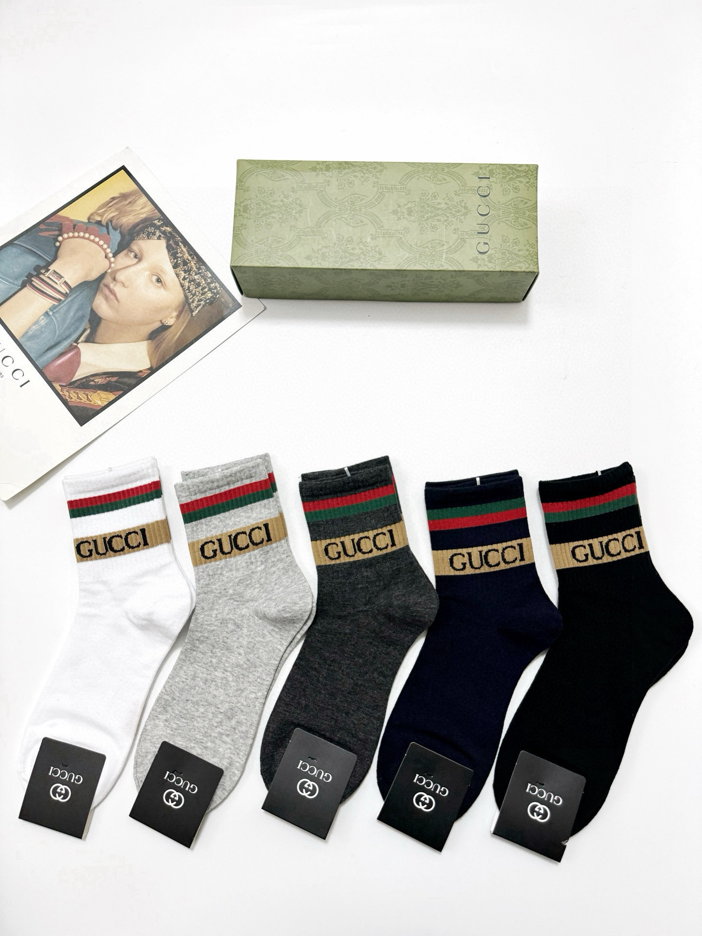  配包装
🌟【一盒5 双】
 🌟Gucci 古琦 经典字母logo 纯棉短筒袜 ，男女同款   ，ins