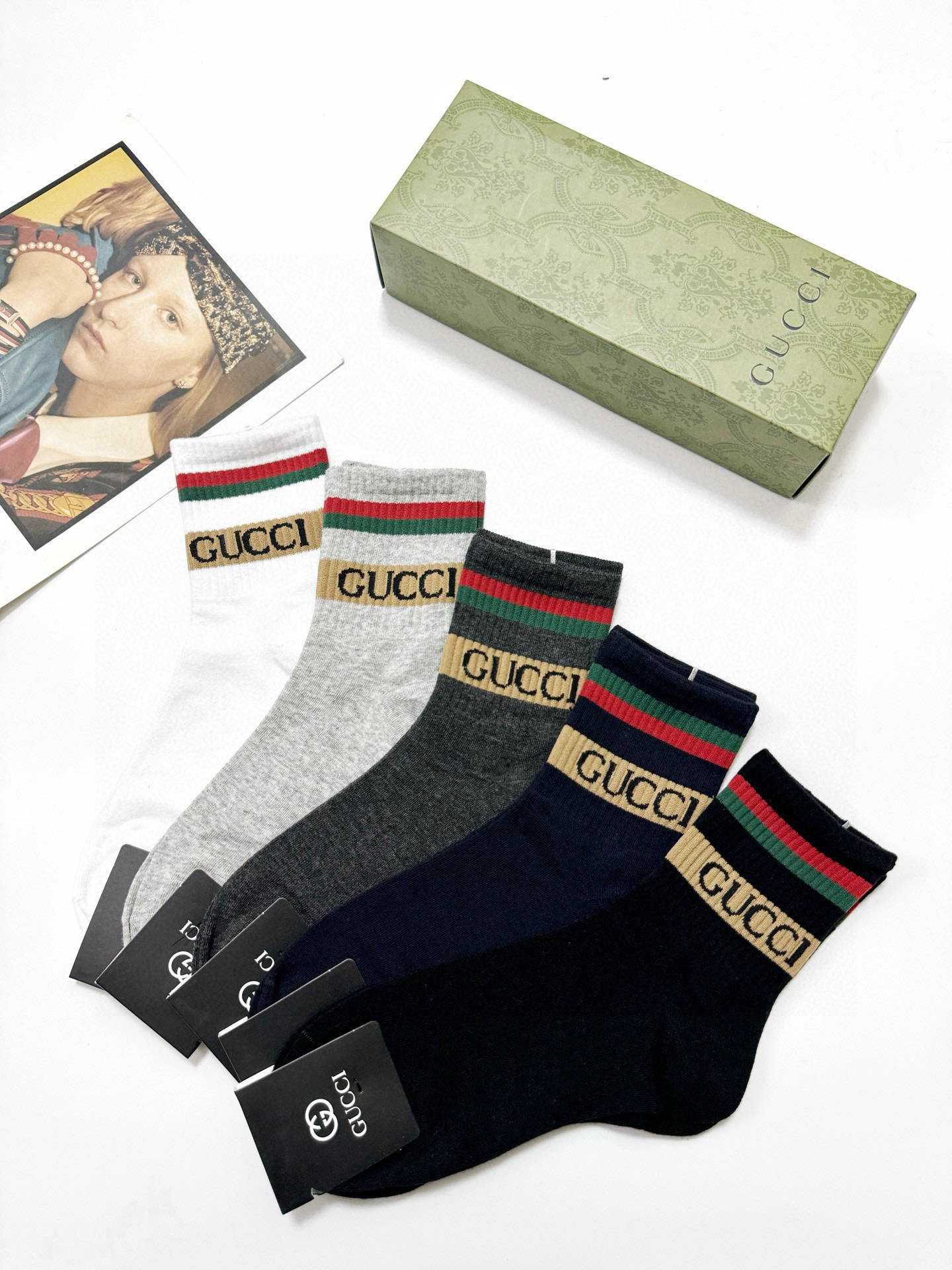  配包装
🌟【一盒5 双】
 🌟Gucci 古琦 经典字母logo 纯棉短筒袜 ，男女同款   ，ins