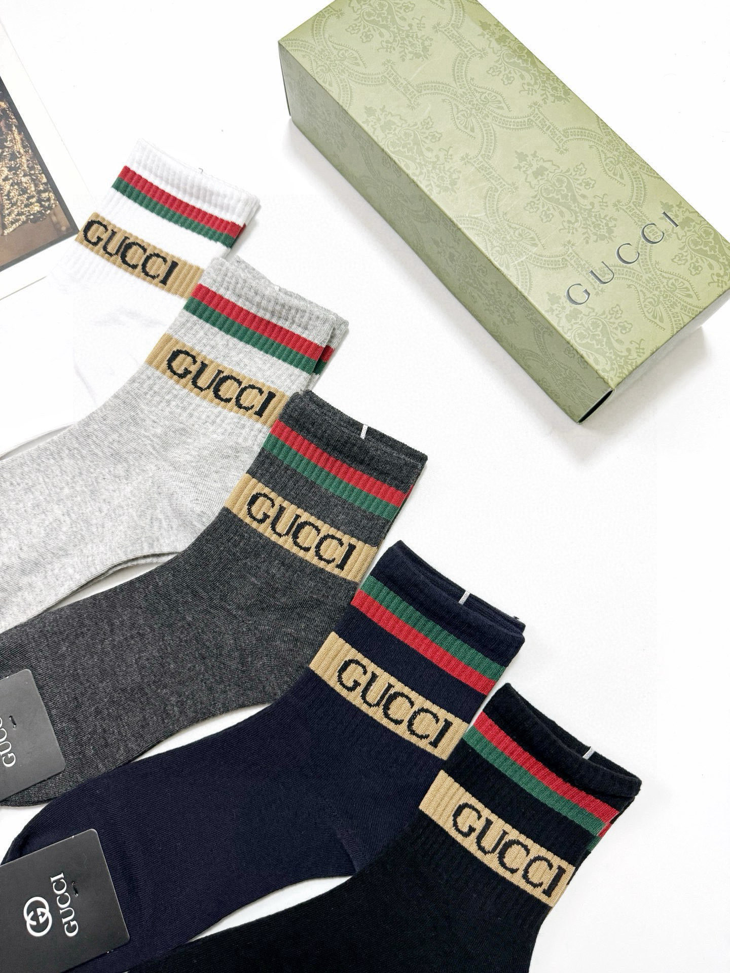  配包装
🌟【一盒5 双】
 🌟Gucci 古琦 经典字母logo 纯棉短筒袜 ，男女同款   ，ins
