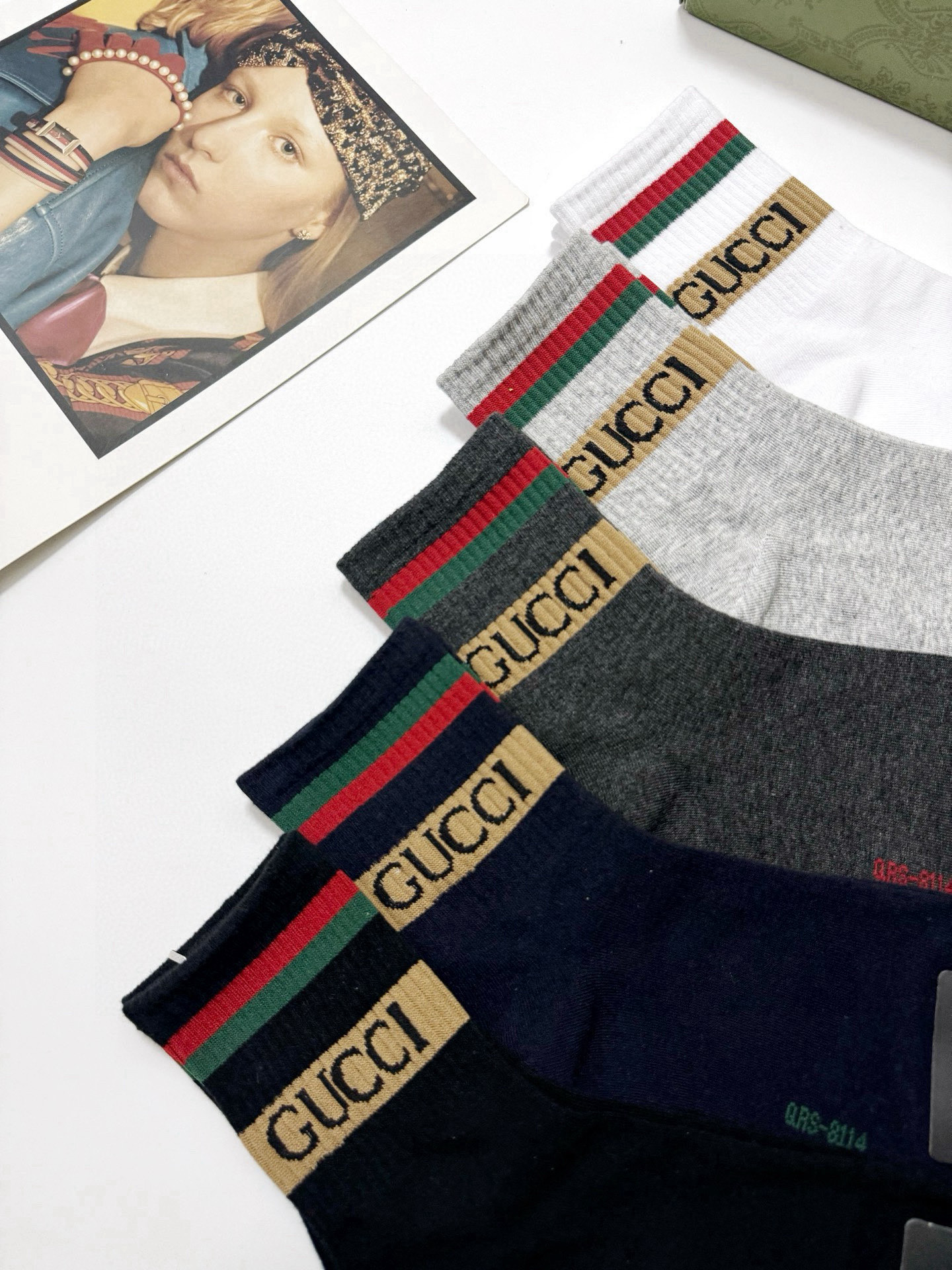  配包装
🌟【一盒5 双】
 🌟Gucci 古琦 经典字母logo 纯棉短筒袜 ，男女同款   ，ins