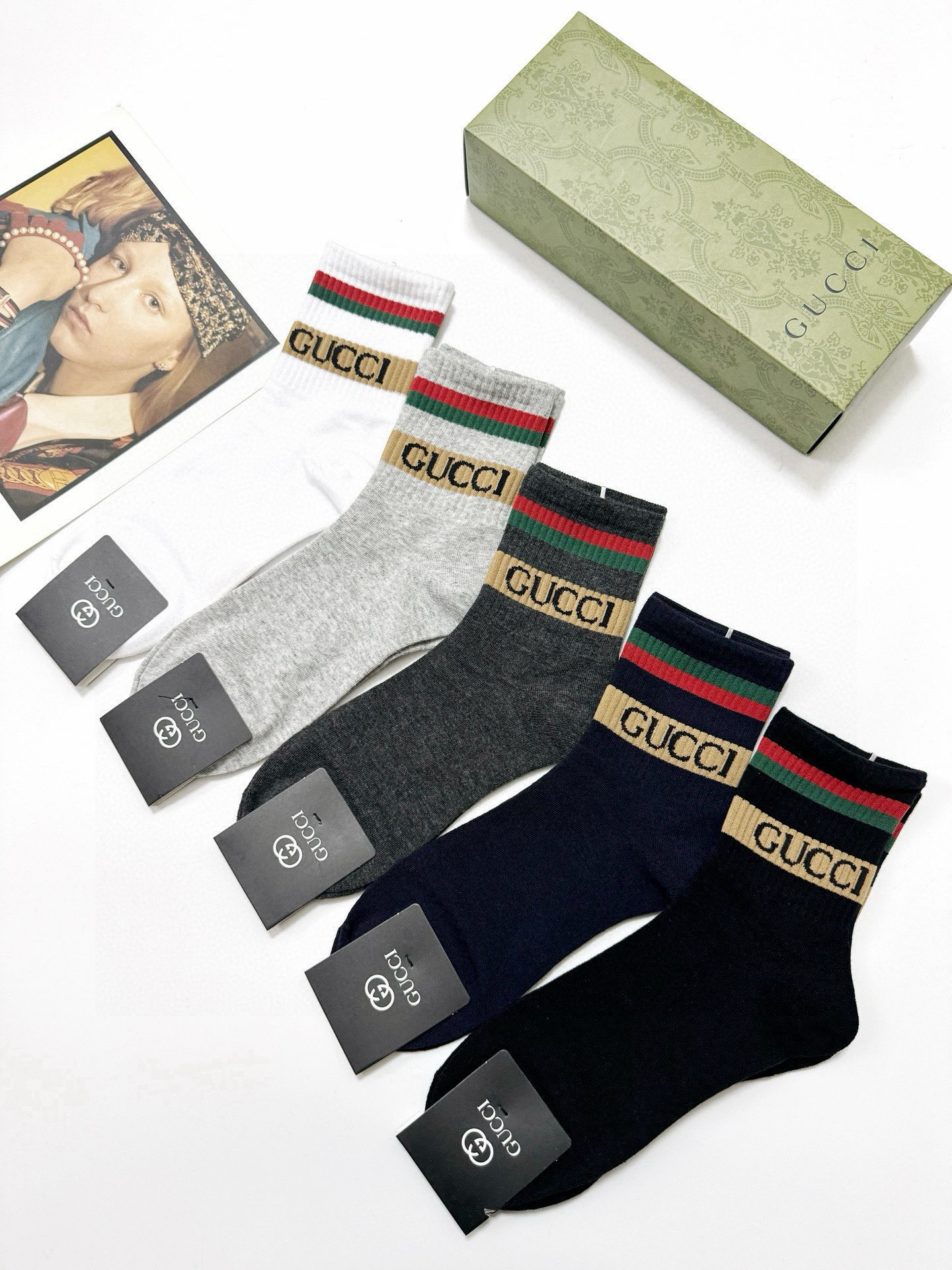  配包装
🌟【一盒5 双】
 🌟Gucci 古琦 经典字母logo 纯棉短筒袜 ，男女同款   ，ins