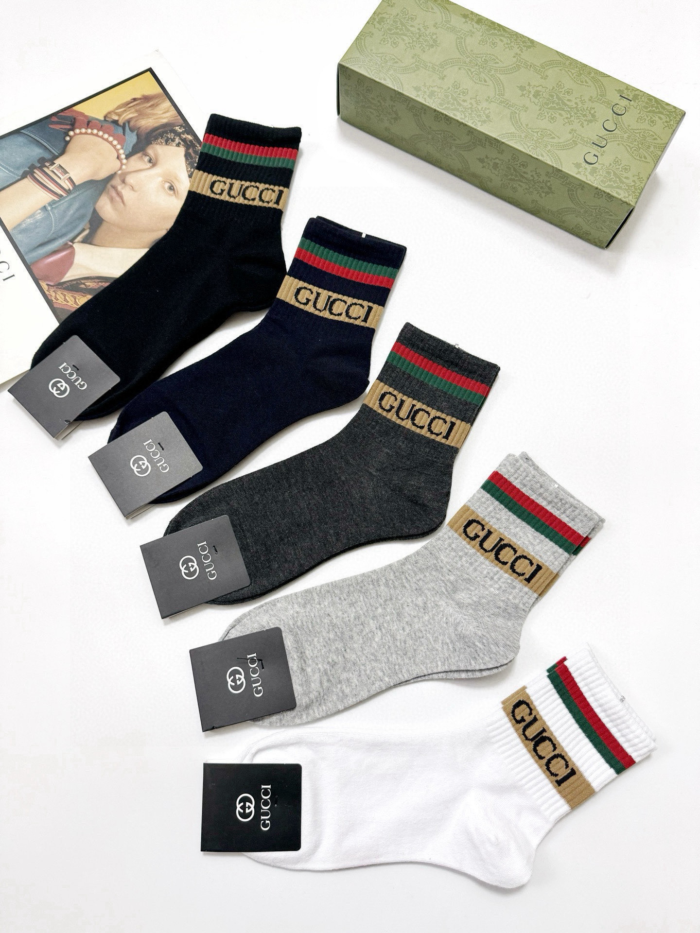  配包装
🌟【一盒5 双】
 🌟Gucci 古琦 经典字母logo 纯棉短筒袜 ，男女同款   ，ins