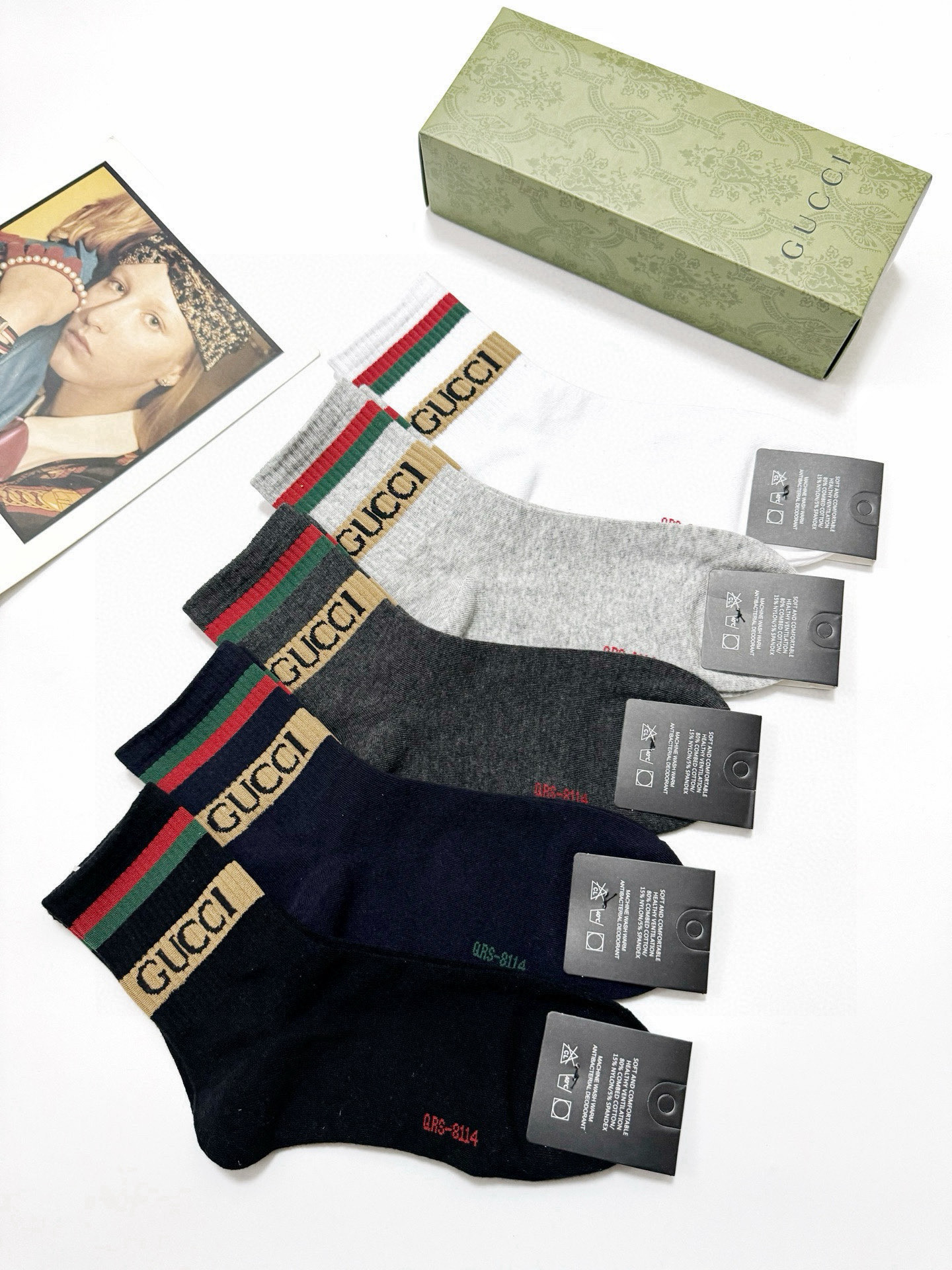  配包装
🌟【一盒5 双】
 🌟Gucci 古琦 经典字母logo 纯棉短筒袜 ，男女同款   ，ins