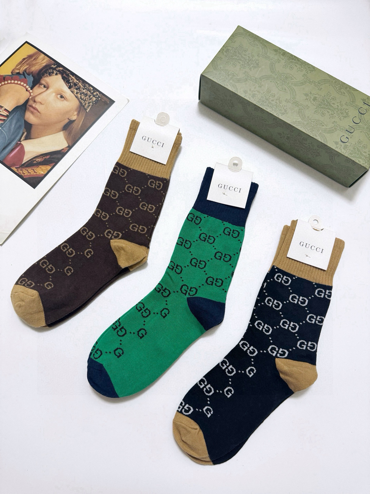  配包装
🌟【一盒3双】
🌟Gucci 古琦 经典字母 logo 纯棉 中筒袜  ！超级软糯亲肤！
🌟i
