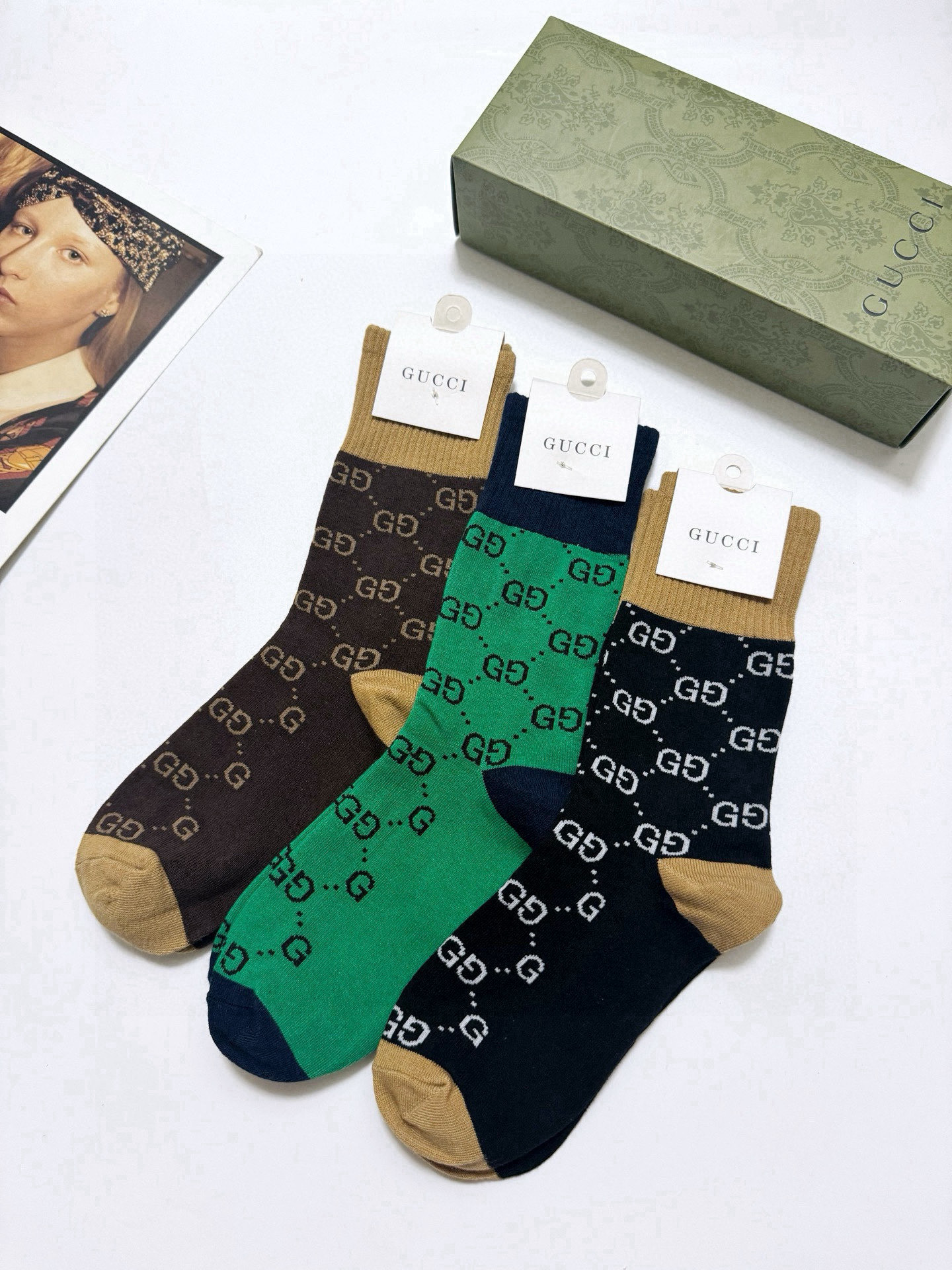  配包装
🌟【一盒3双】
🌟Gucci 古琦 经典字母 logo 纯棉 中筒袜  ！超级软糯亲肤！
🌟i