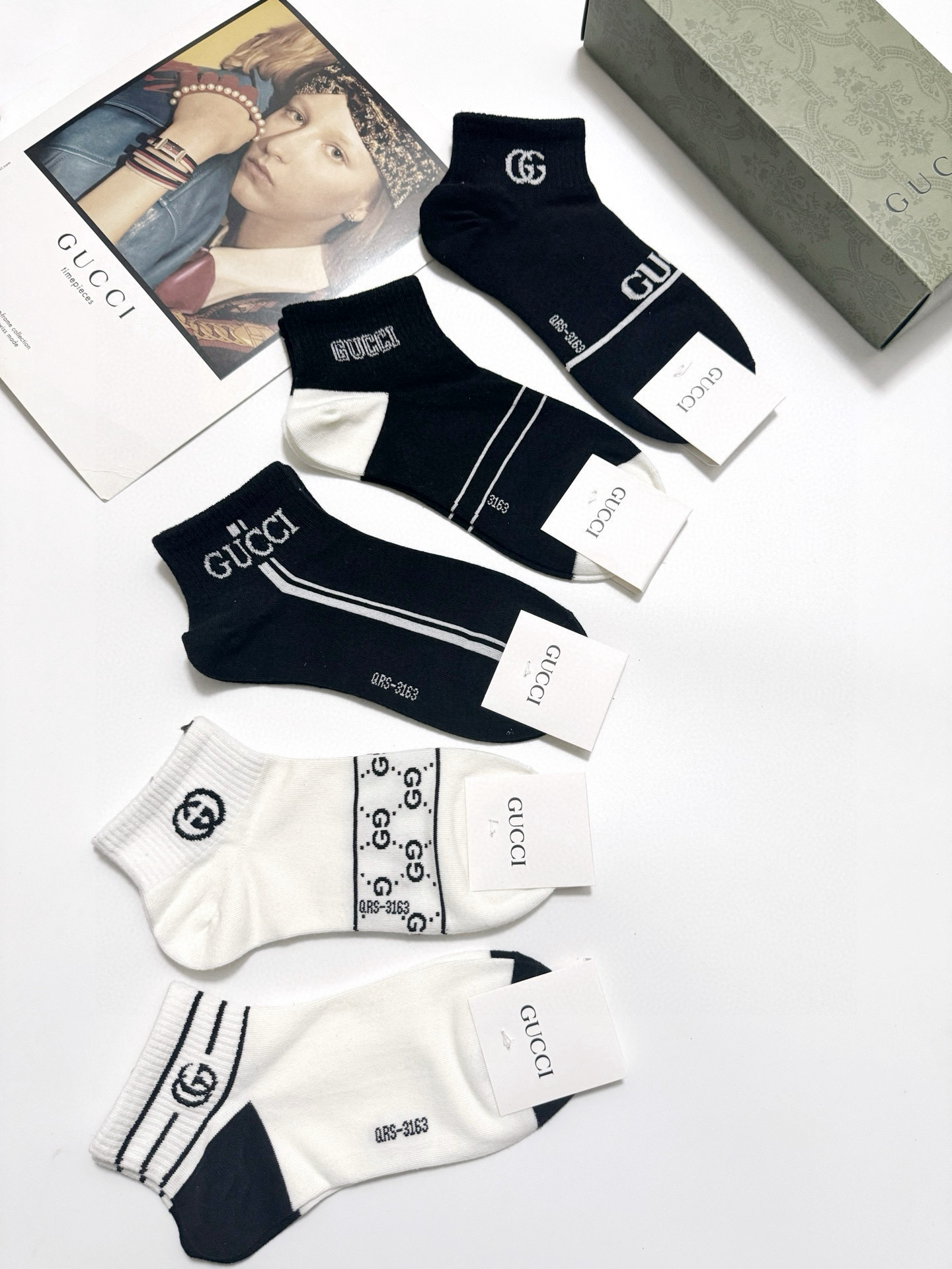  配包装
🌟【一盒5 双】
🌟Gucci 古琦 经典字母 logo 纯棉 短袜，船袜  ！超级软糯亲肤！