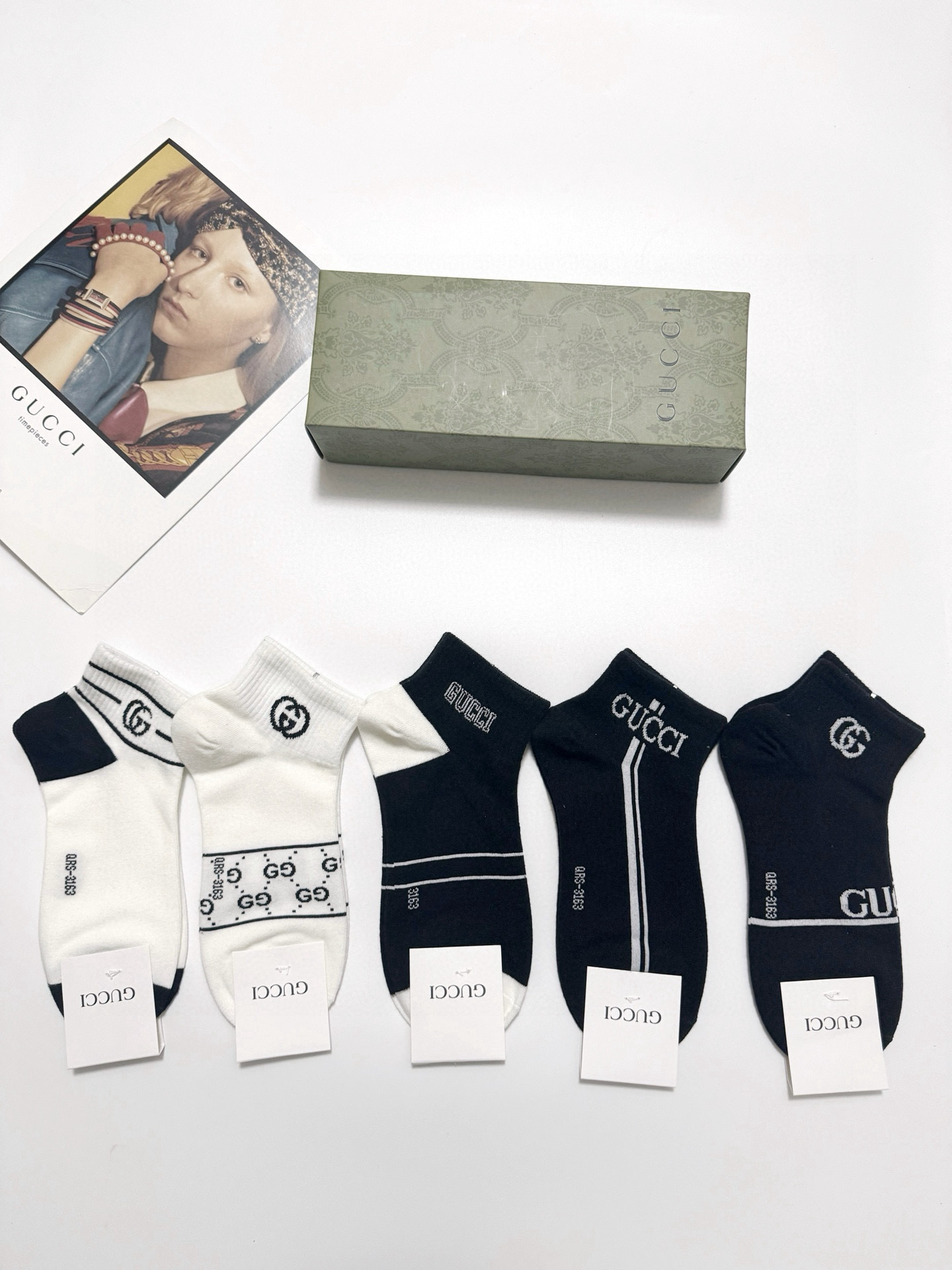  配包装
🌟【一盒5 双】
🌟Gucci 古琦 经典字母 logo 纯棉 短袜，船袜  ！超级软糯亲肤！