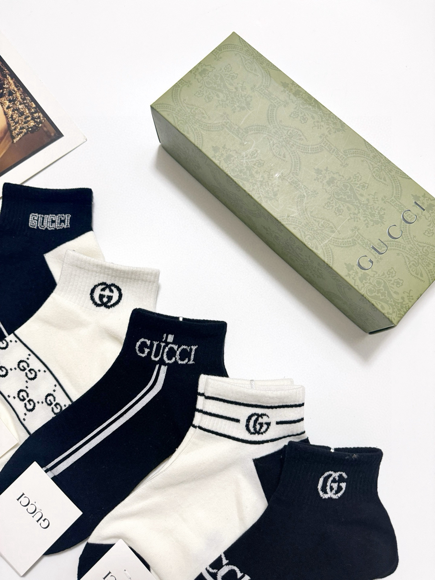 配包装
🌟【一盒5 双】
🌟Gucci 古琦 经典字母 logo 纯棉 短袜，船袜  ！超级软糯亲肤！