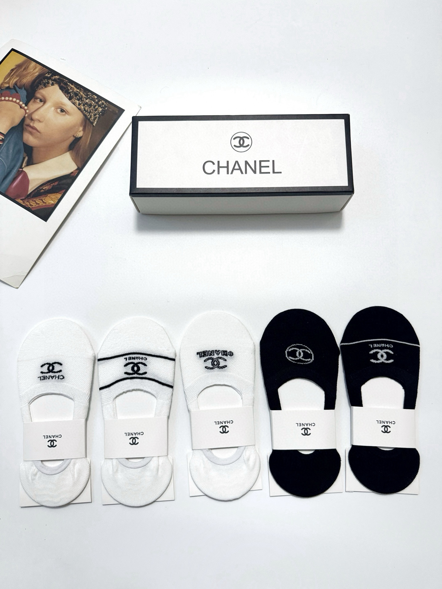  配包装
🌟【一盒5双】
 🌟Chanel 香奈儿 经典字母logo 纯棉船袜   ，ins超火爆空调袜