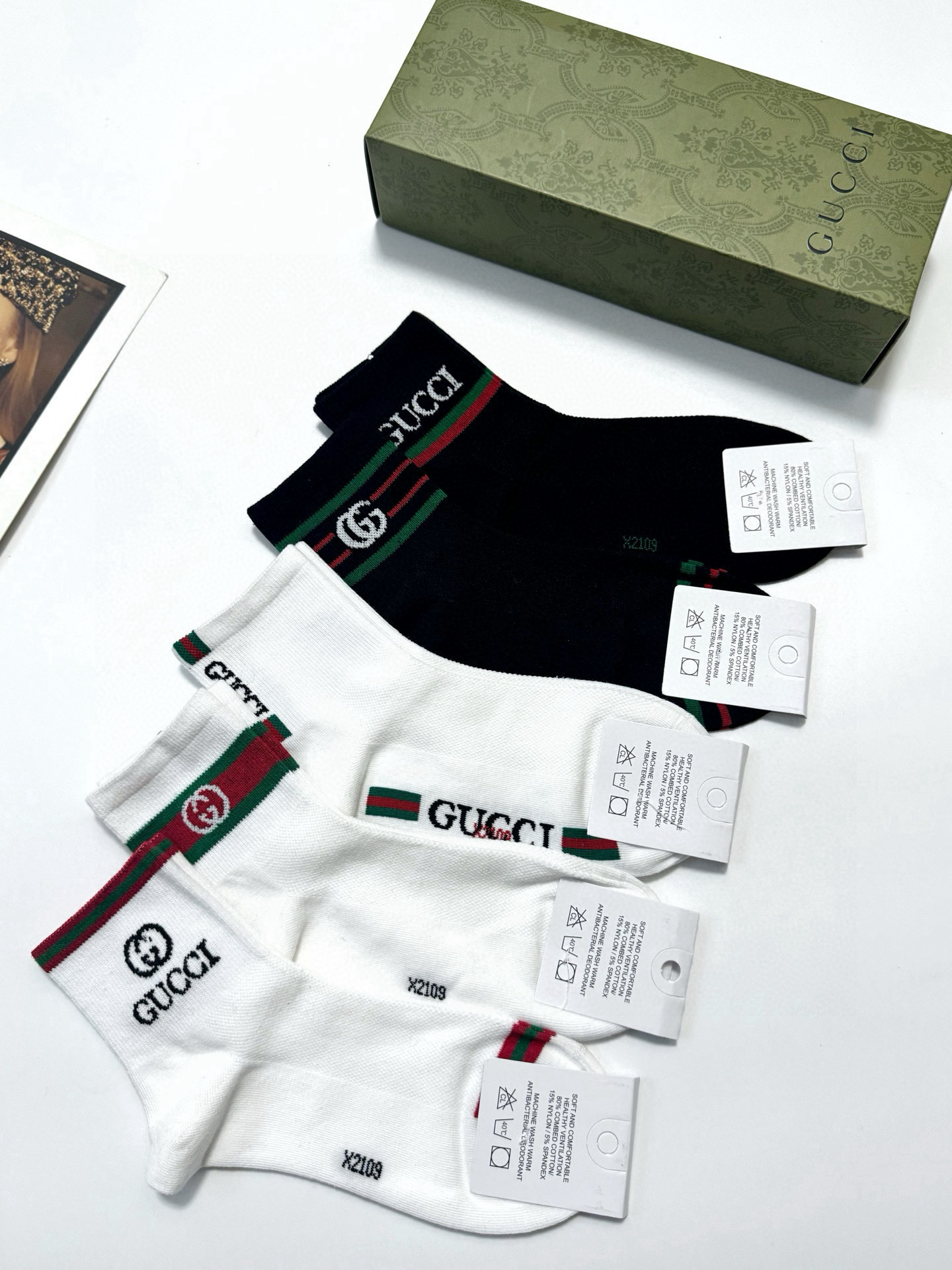 配包装
🌟【一盒5 双】
🌟Gucci 古琦 经典字母 logo 纯棉 短袜，空调袜  ！超级软糯亲肤