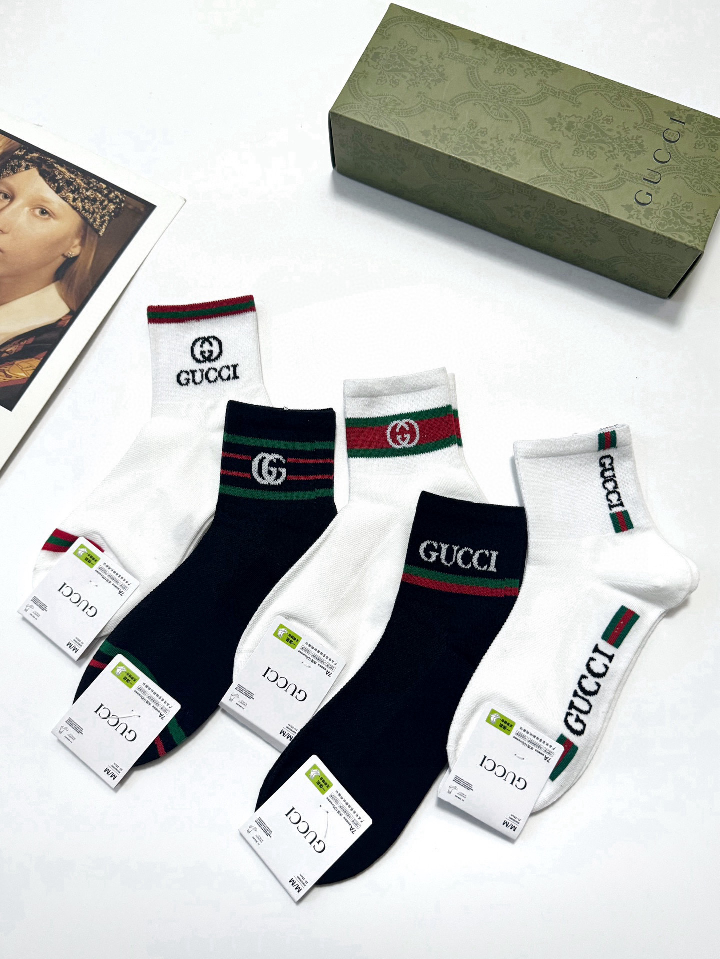  配包装
🌟【一盒5 双】
🌟Gucci 古琦 经典字母 logo 纯棉 短袜，空调袜  ！超级软糯亲肤