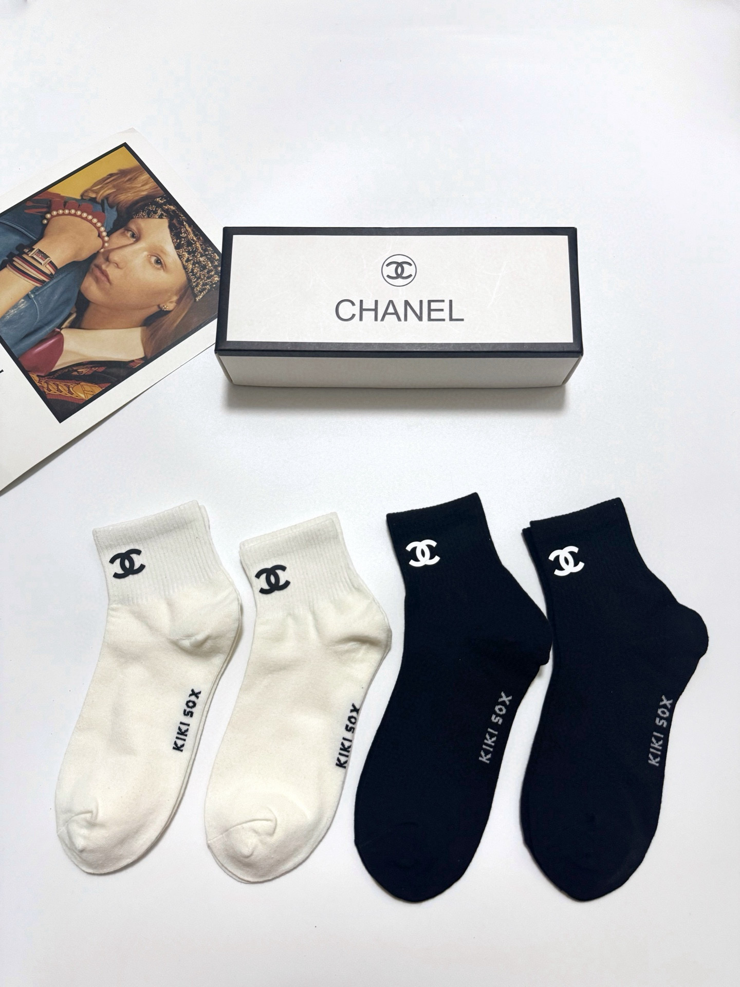  配包装
🌟【一盒4双】
🌟Chanel 香奈儿 经典字母logo 纯棉短筒袜 经典纯色短袜
🌟ins爆