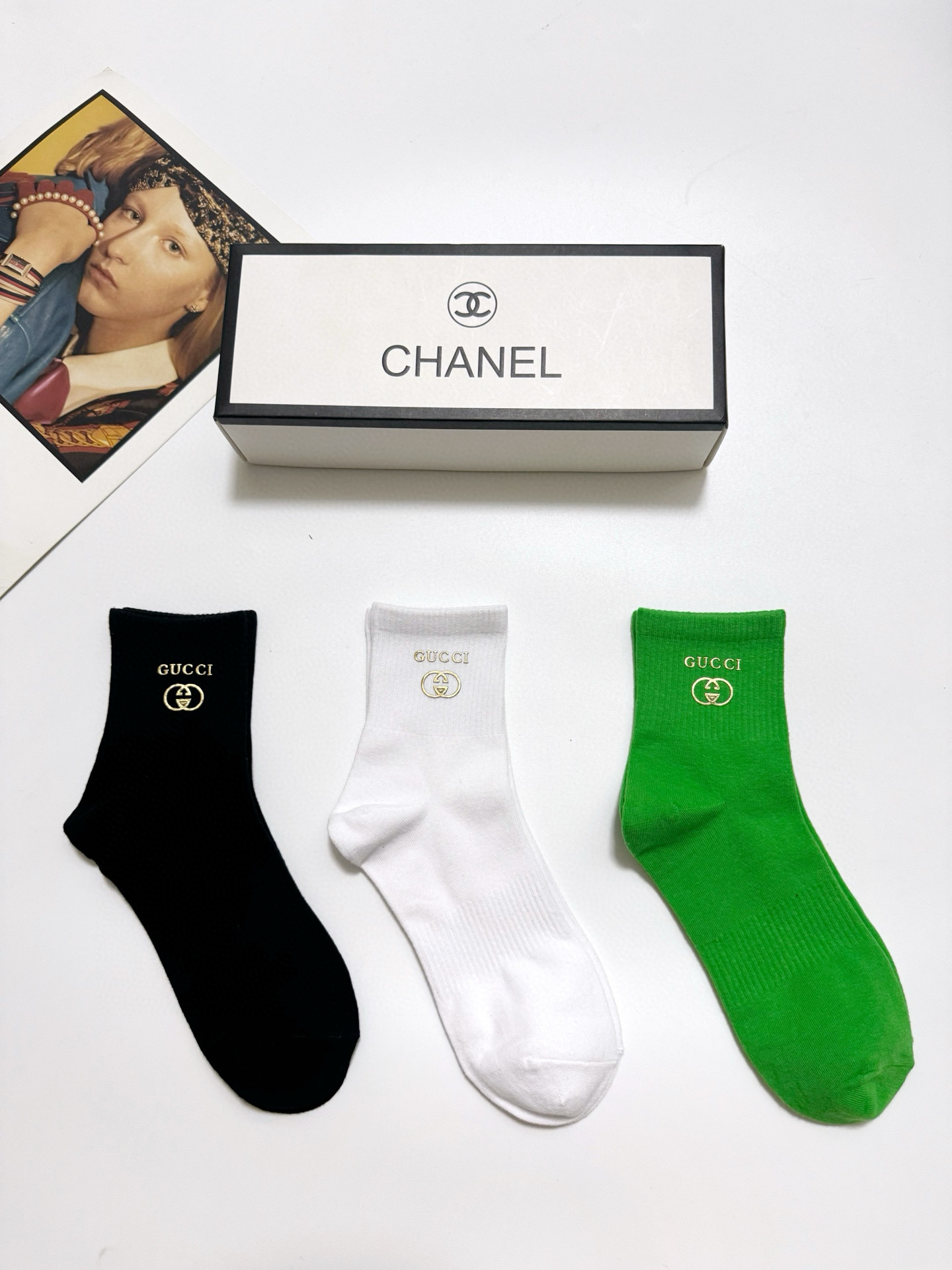  配包装
🌟【一盒3 双】
 🌟Gucci 古琦经典字母logo纯棉 中筒袜  ins超火爆红人同款，精