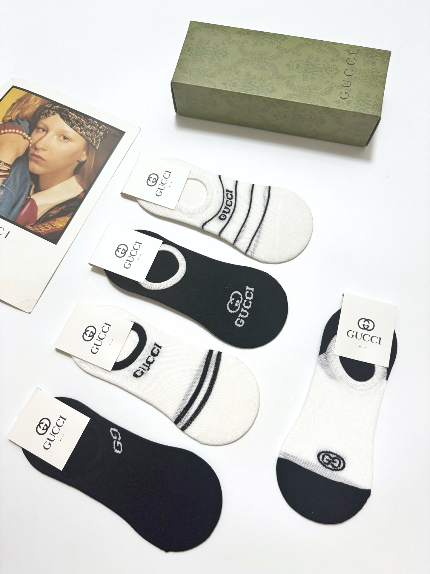  配包装
🌟【一盒5 双】
🌟Gucci 古琦 经典字母 logo 纯棉 网眼透气船袜  ！超级软糯亲肤