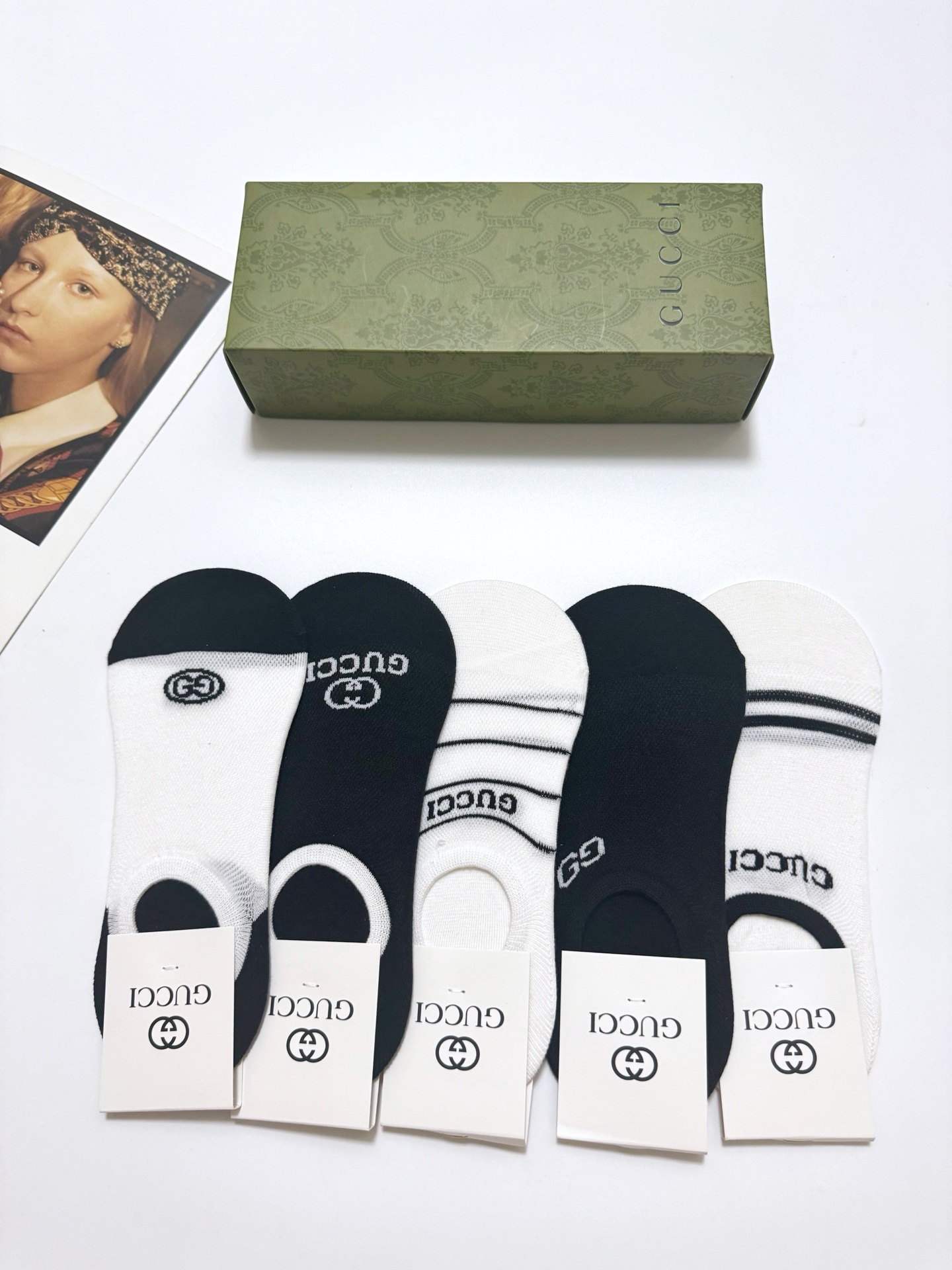  配包装
🌟【一盒5 双】
🌟Gucci 古琦 经典字母 logo 纯棉 网眼透气船袜  ！超级软糯亲肤