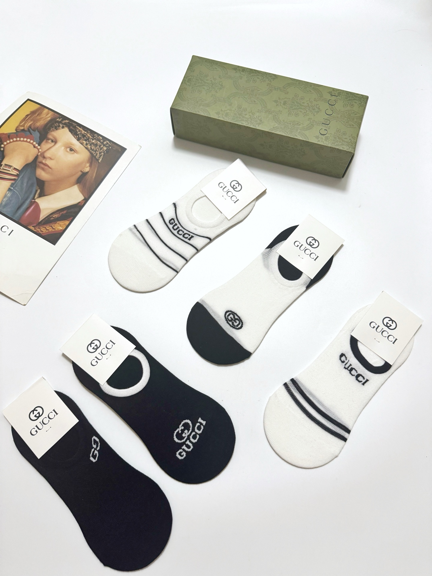  配包装
🌟【一盒5 双】
🌟Gucci 古琦 经典字母 logo 纯棉 网眼透气船袜  ！超级软糯亲肤