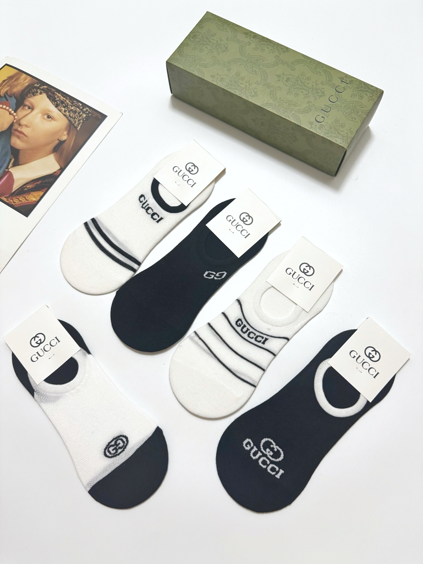 配包装
🌟【一盒5 双】
🌟Gucci 古琦 经典字母 logo 纯棉 网眼透气船袜  ！超级软糯亲肤
