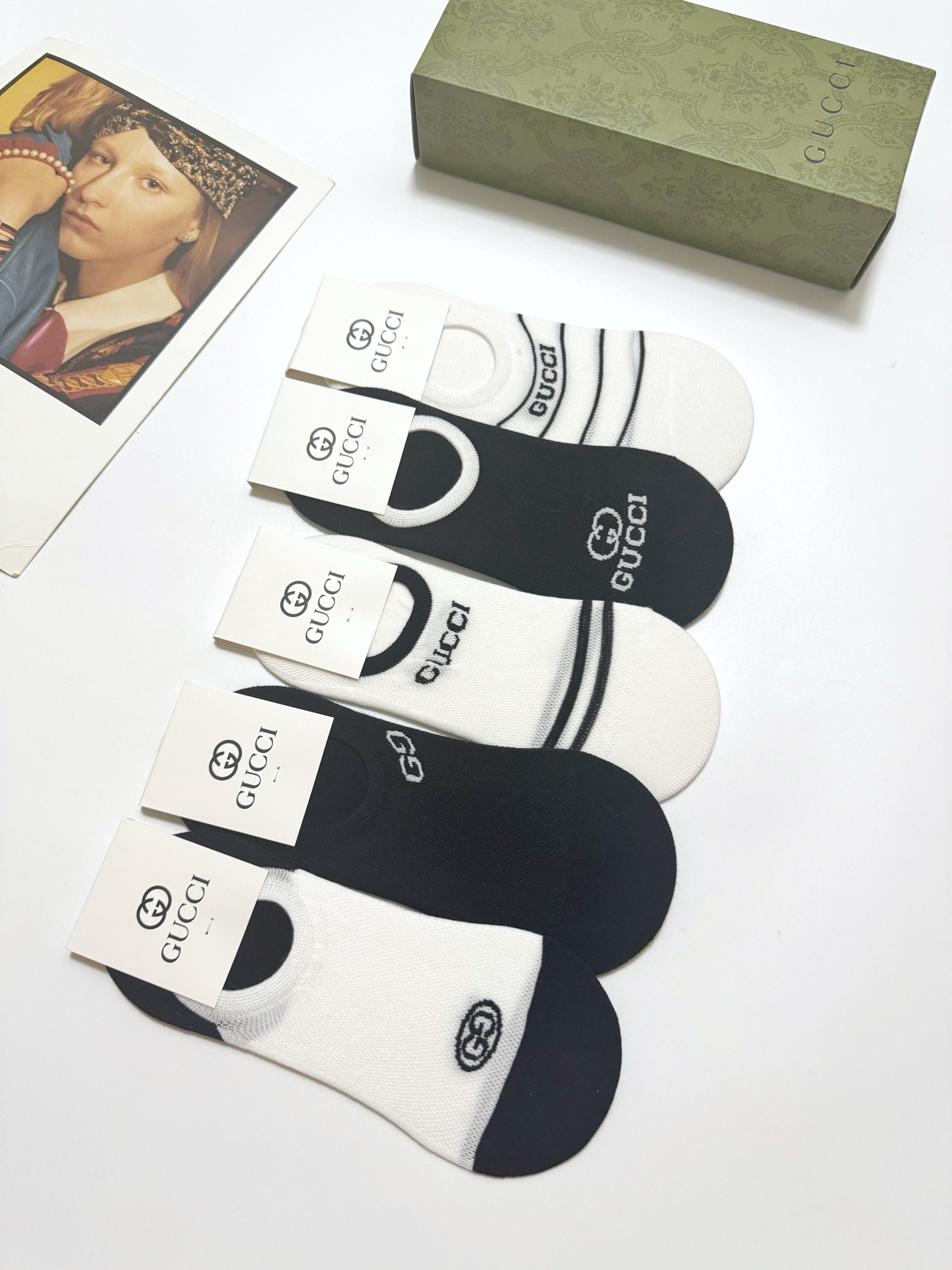  配包装
🌟【一盒5 双】
🌟Gucci 古琦 经典字母 logo 纯棉 网眼透气船袜  ！超级软糯亲肤