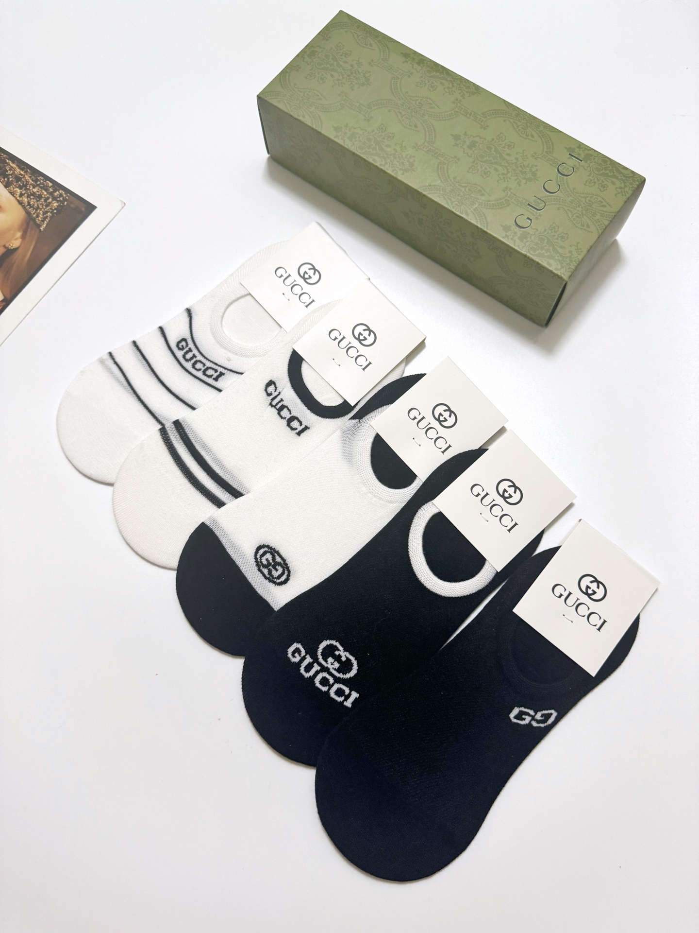  配包装
🌟【一盒5 双】
🌟Gucci 古琦 经典字母 logo 纯棉 网眼透气船袜  ！超级软糯亲肤