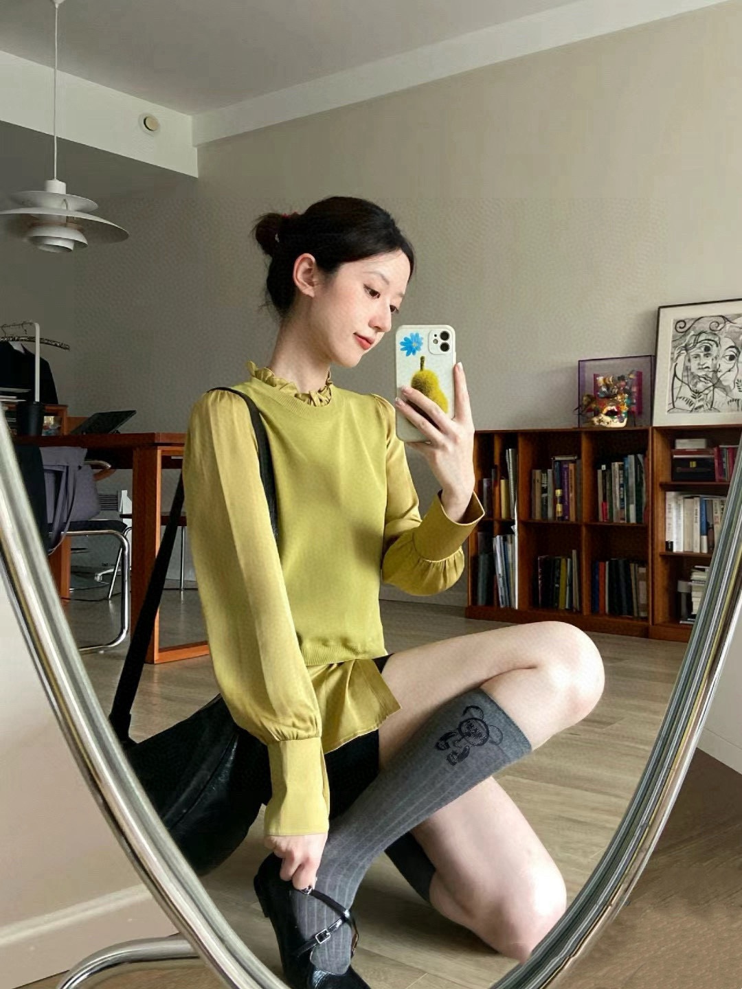  配包装
🌟【一盒一双】
🌟 Prada 普拉达 爆款经典字母 长筒袜 小腿袜。双针针织材质，超完美结合