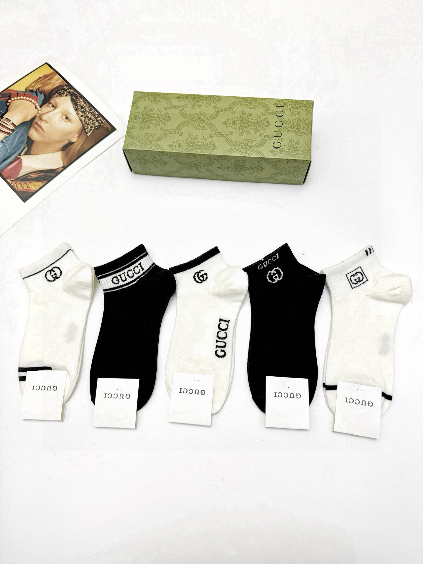  配包装
🌟【一盒5 双】
 🌟Gucci 古琦 经典字母logo 双G 短袜   ，ins超火爆短袜，