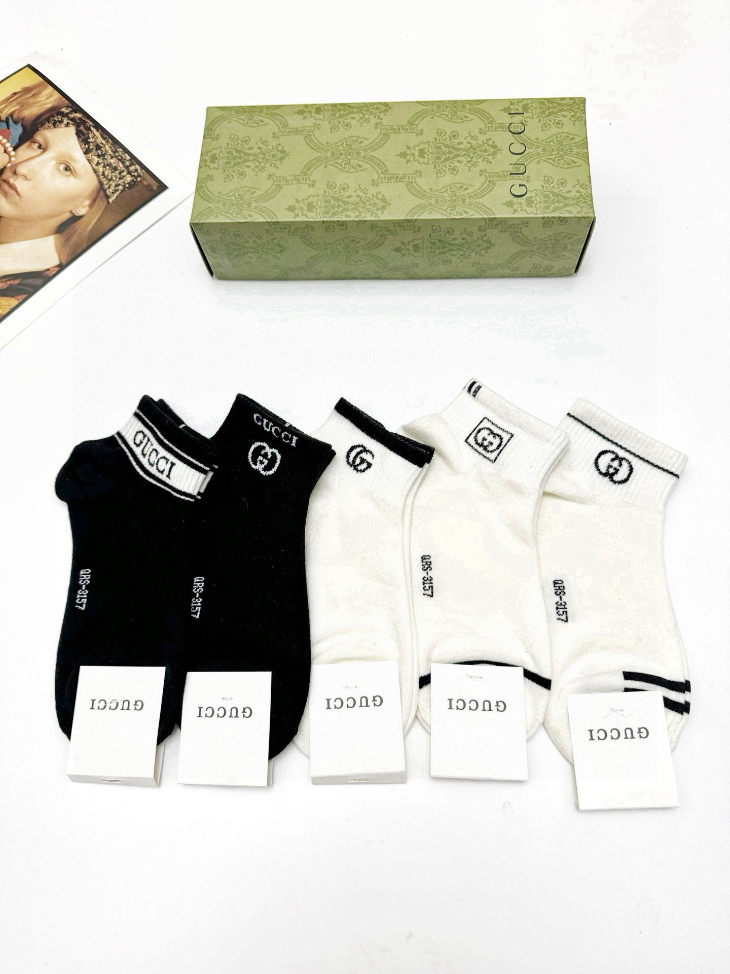  配包装
🌟【一盒5 双】
 🌟Gucci 古琦 经典字母logo 双G 短袜   ，ins超火爆短袜，