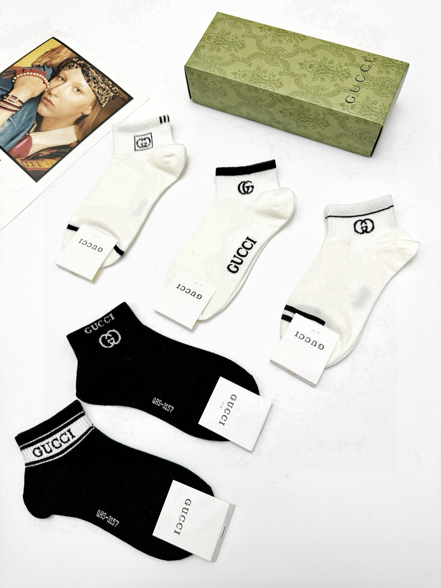  配包装
🌟【一盒5 双】
 🌟Gucci 古琦 经典字母logo 双G 短袜   ，ins超火爆短袜，