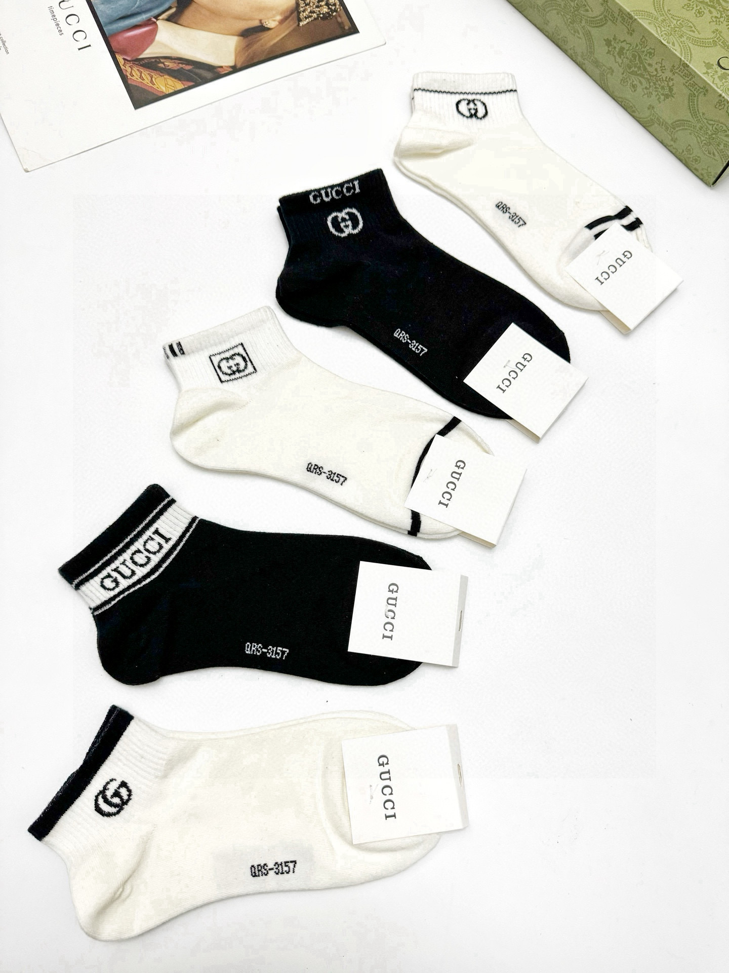  配包装
🌟【一盒5 双】
 🌟Gucci 古琦 经典字母logo 双G 短袜   ，ins超火爆短袜，