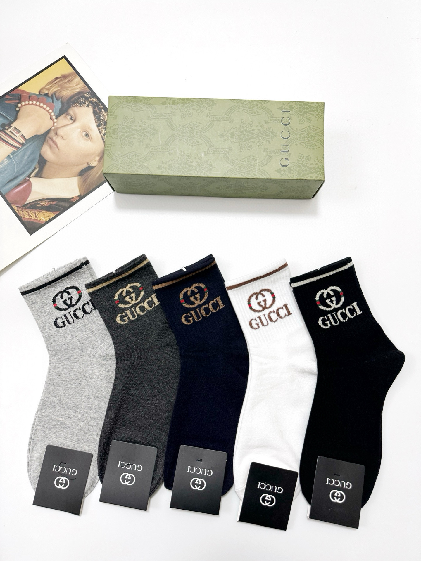  配包装
🌟【一盒5 双】
 🌟Gucci 古琦 经典字母logo 双G 短筒袜   ，ins超火爆短袜