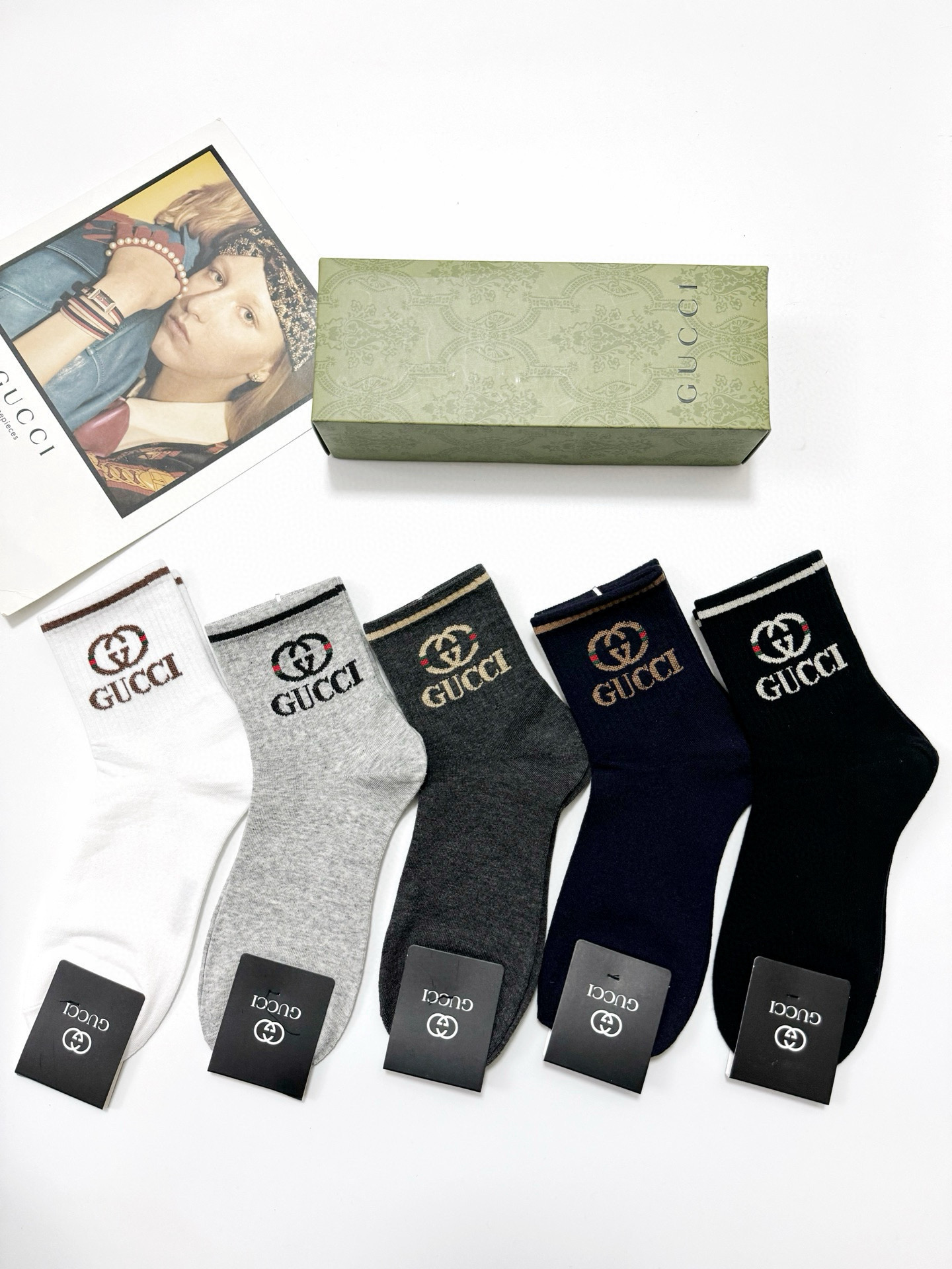  配包装
🌟【一盒5 双】
 🌟Gucci 古琦 经典字母logo 双G 短筒袜   ，ins超火爆短袜