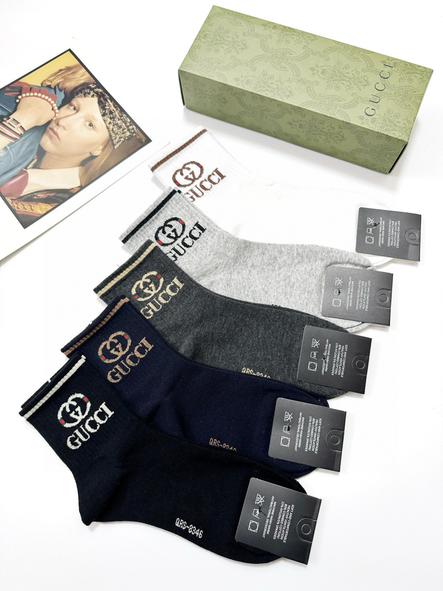  配包装
🌟【一盒5 双】
 🌟Gucci 古琦 经典字母logo 双G 短筒袜   ，ins超火爆短袜
