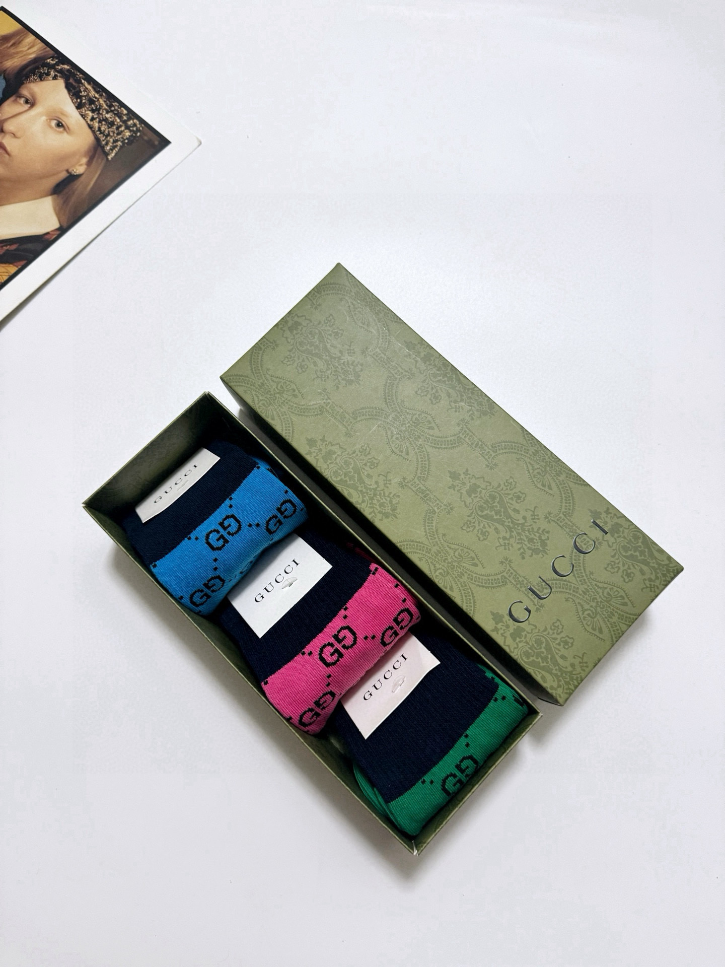  配包装
🌟【一盒3双】
🌟Gucci 古琦 经典字母 logo 纯棉 中筒袜  ！超级软糯亲肤！
🌟i