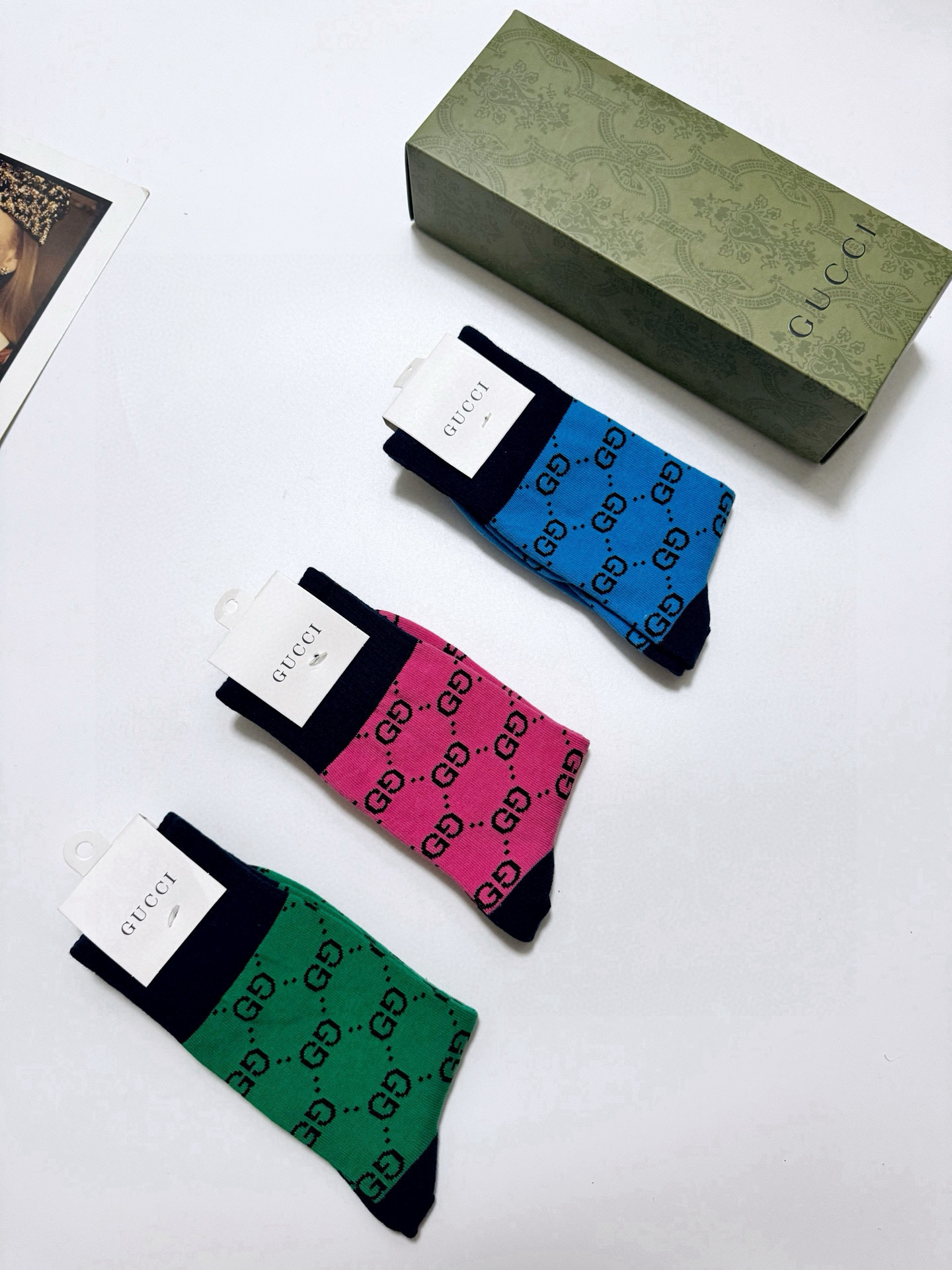  配包装
🌟【一盒3双】
🌟Gucci 古琦 经典字母 logo 纯棉 中筒袜  ！超级软糯亲肤！
🌟i